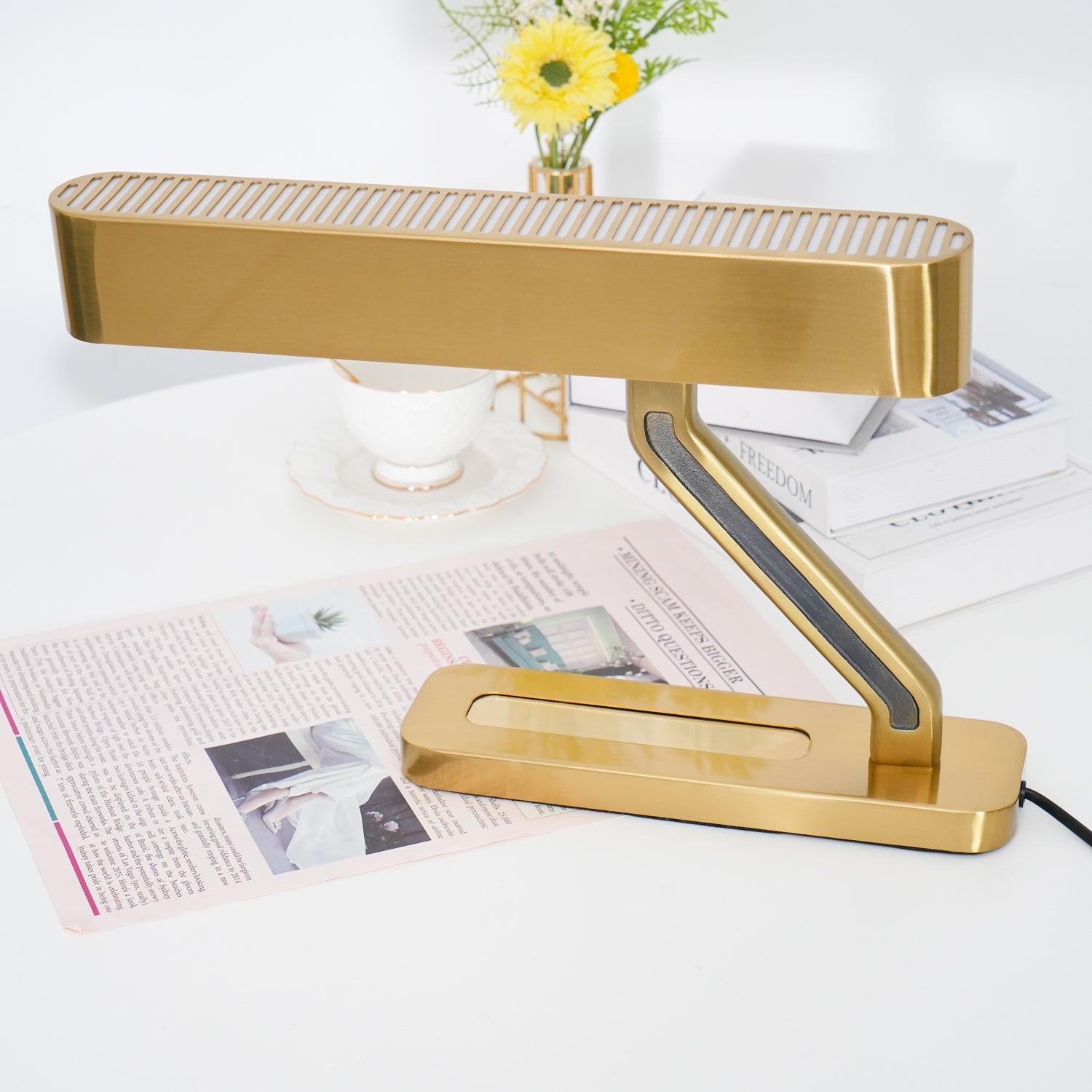 Fred Modern Metal Table Lamp - Blowlighting
