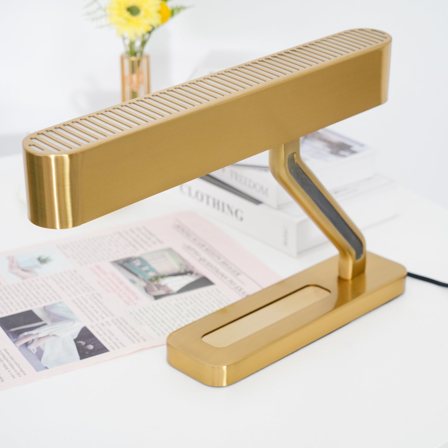 Fred Modern Metal Table Lamp - Blowlighting