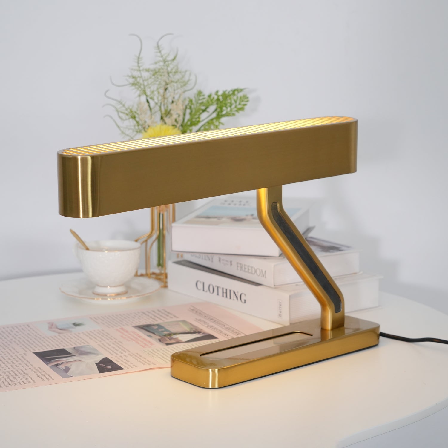 Fred Modern Metal Table Lamp - Blowlighting