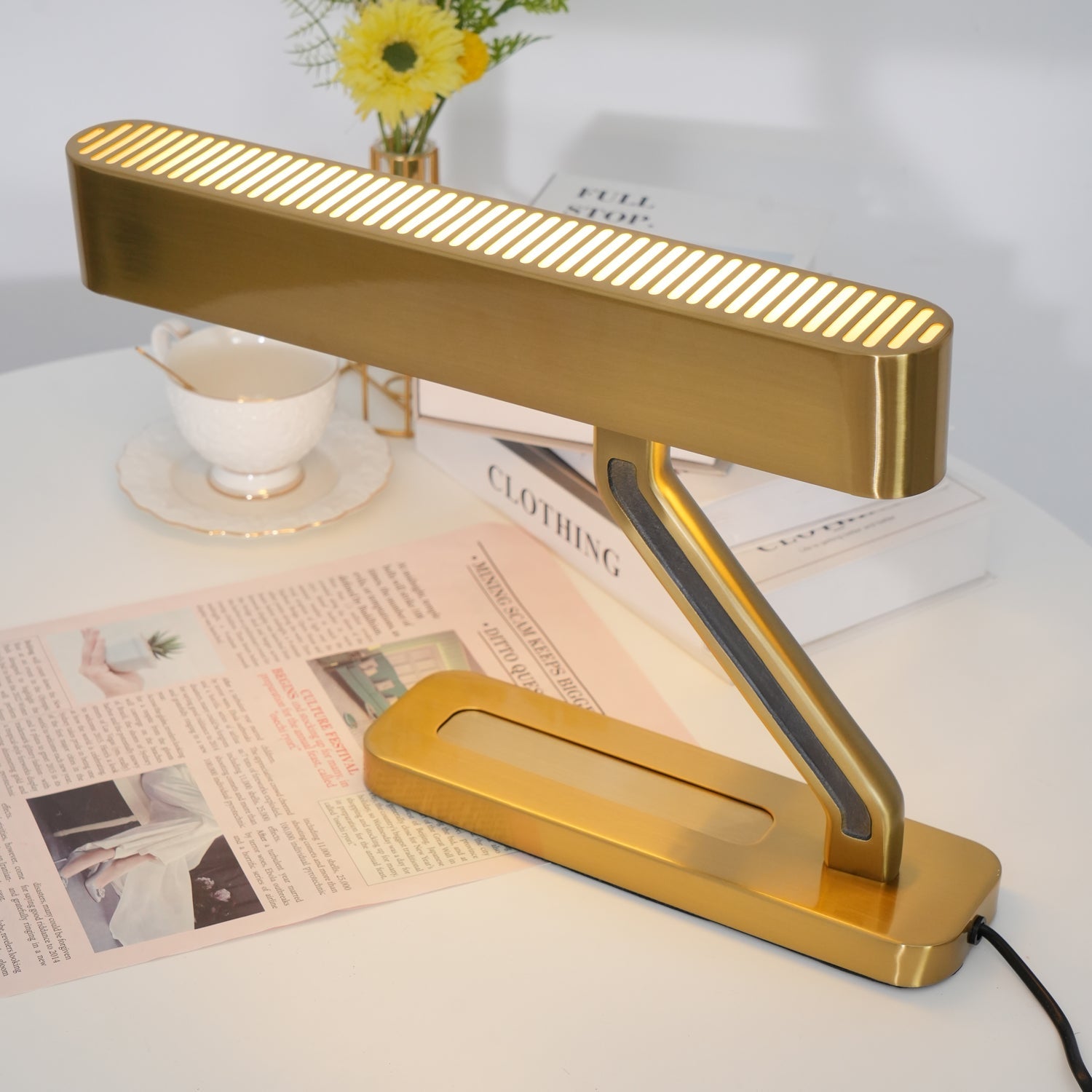 Fred Modern Metal Table Lamp - Blowlighting
