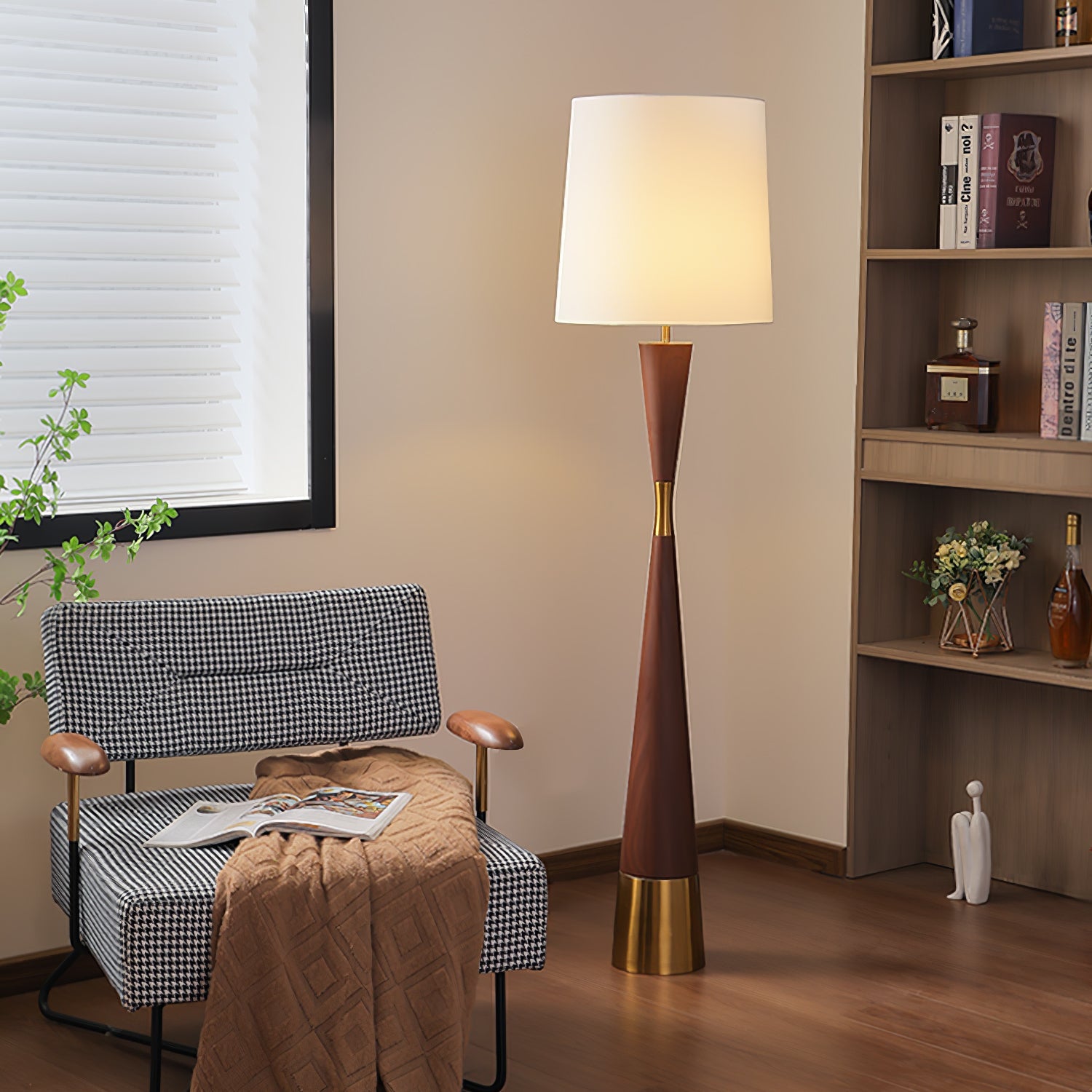 Cone Waist Floor Lamp - Blowlighting