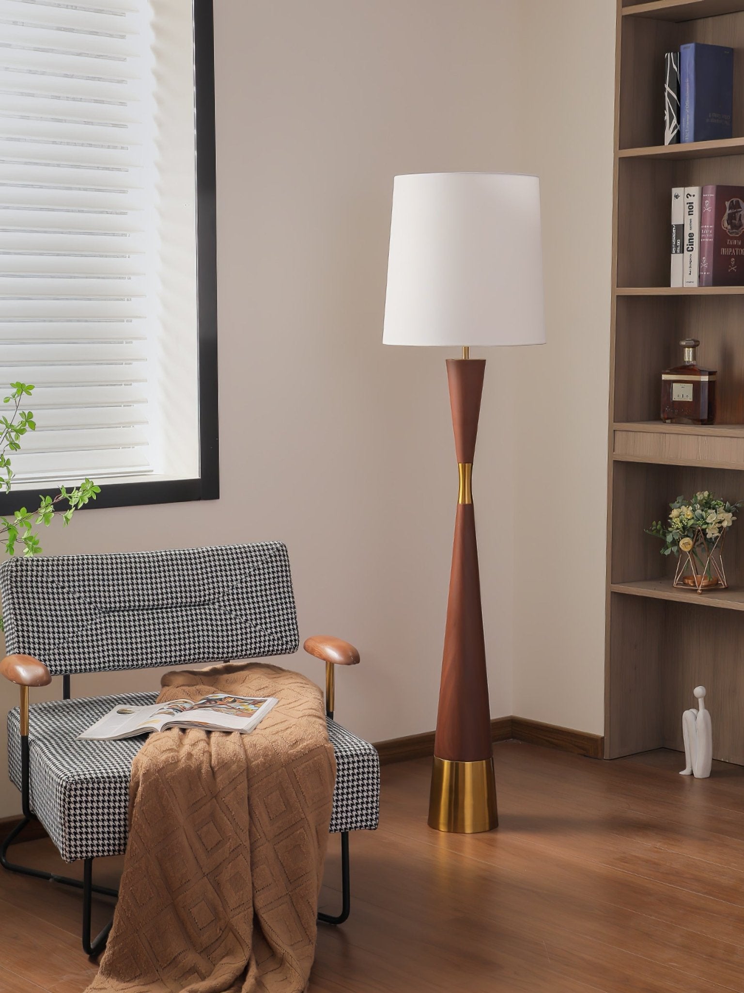 Cone Waist Floor Lamp - Blowlighting