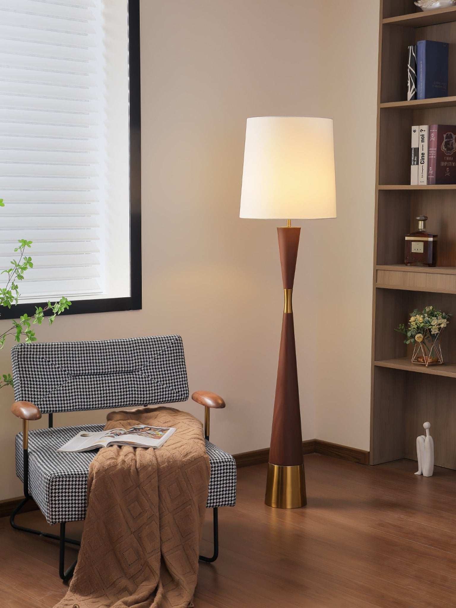 Cone Waist Floor Lamp - Blowlighting