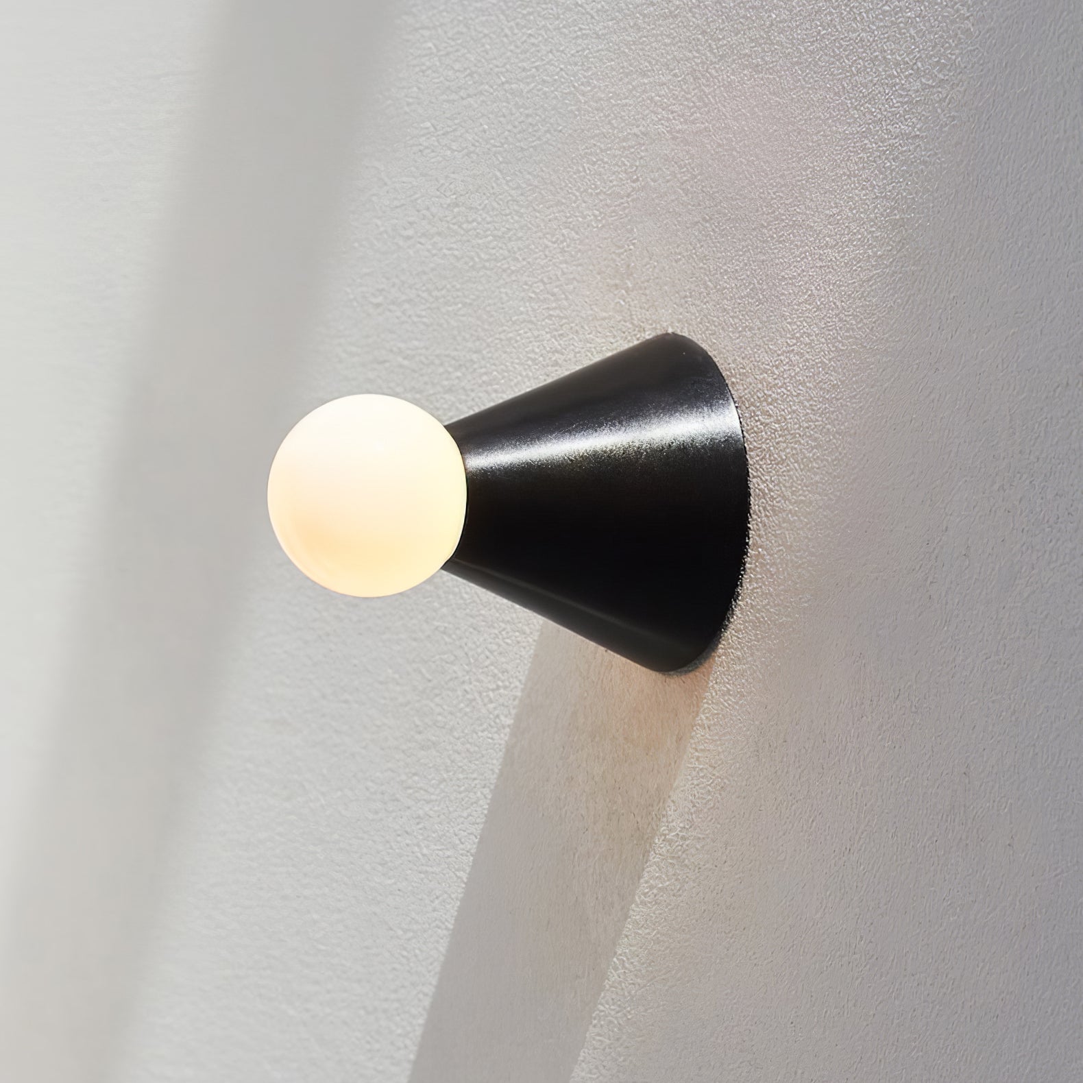 Conical Ceiling Lamp - Blowlighting