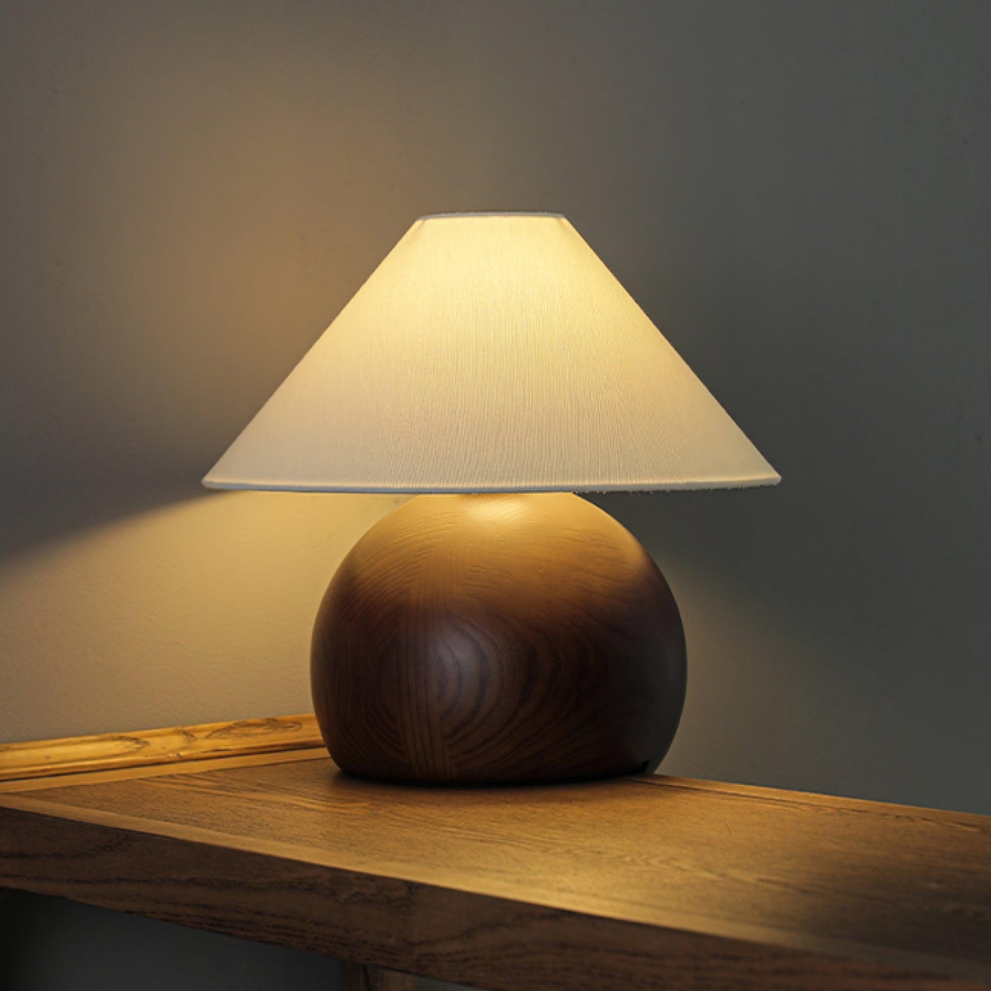 Corner Log Table Lamp - Blowlighting