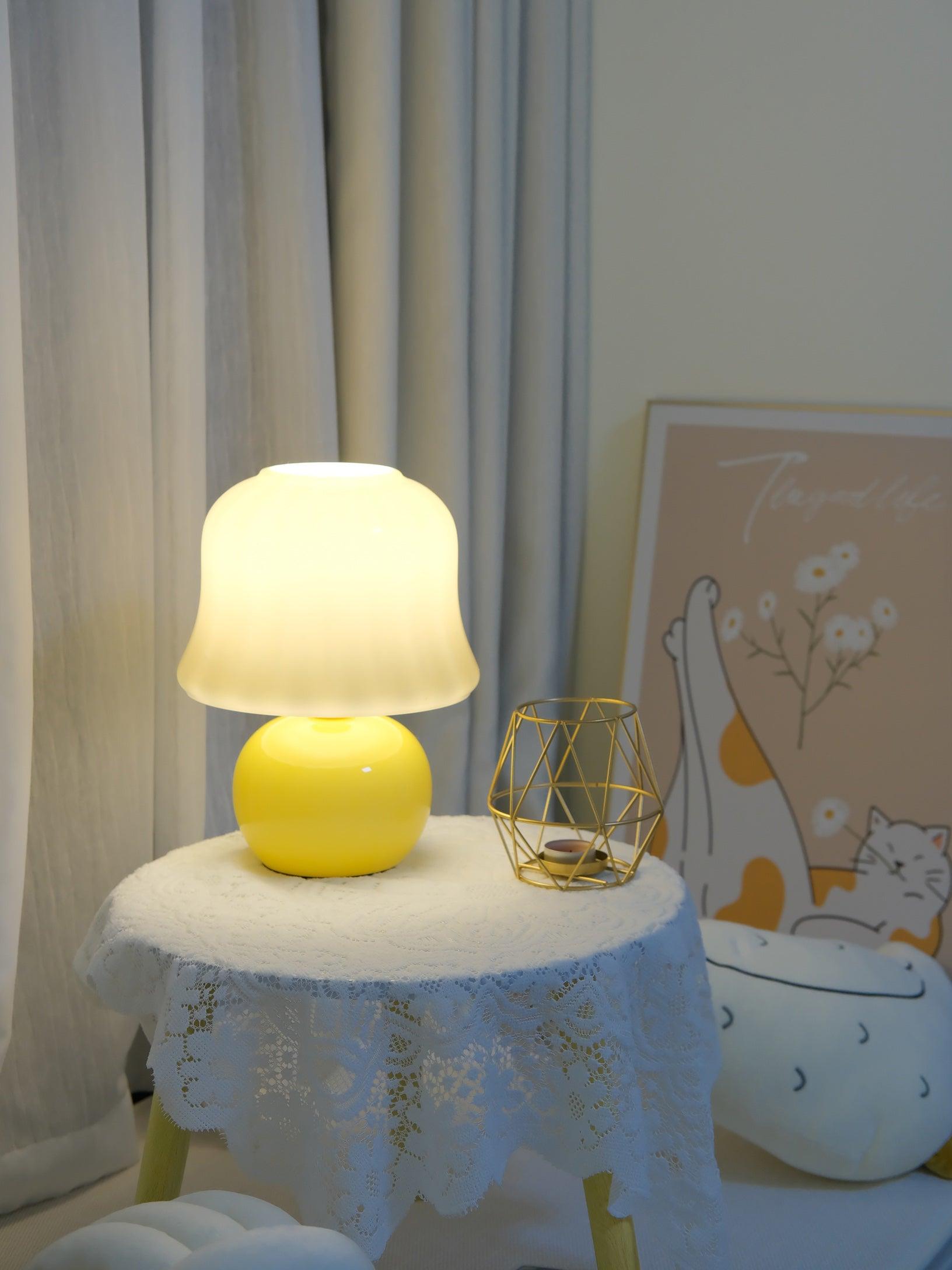 Creamy Mushroom Table Lamp - Blowlighting