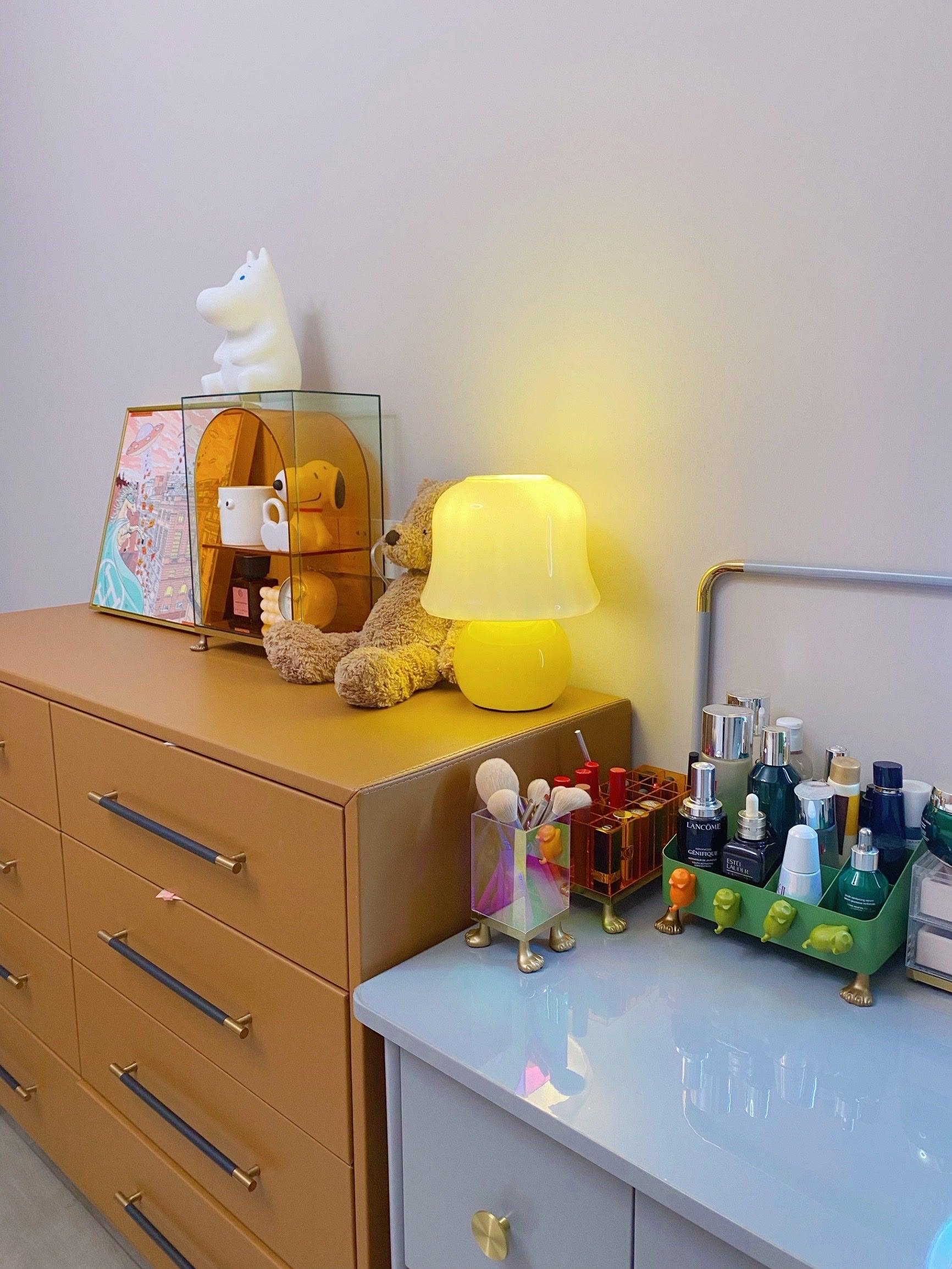 Creamy Mushroom Table Lamp - Blowlighting