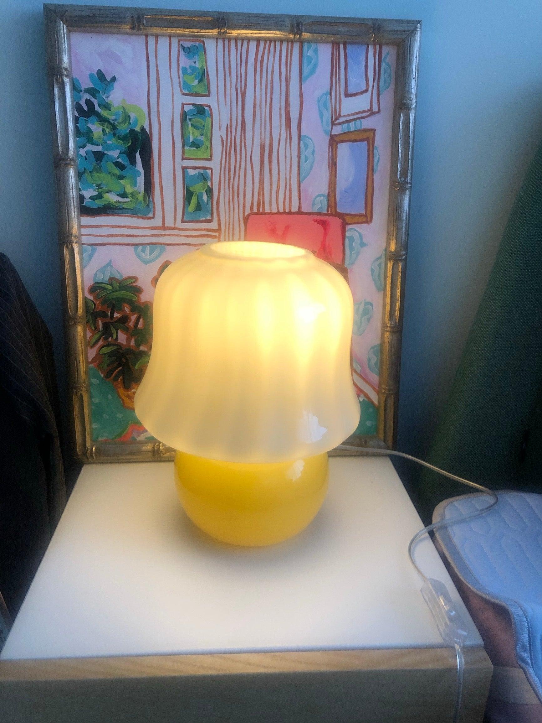 Creamy Mushroom Table Lamp - Blowlighting