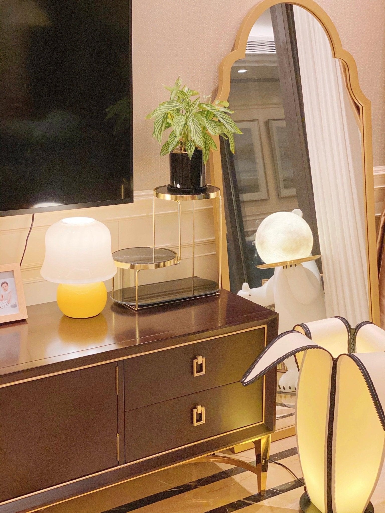 Creamy Mushroom Table Lamp - Blowlighting