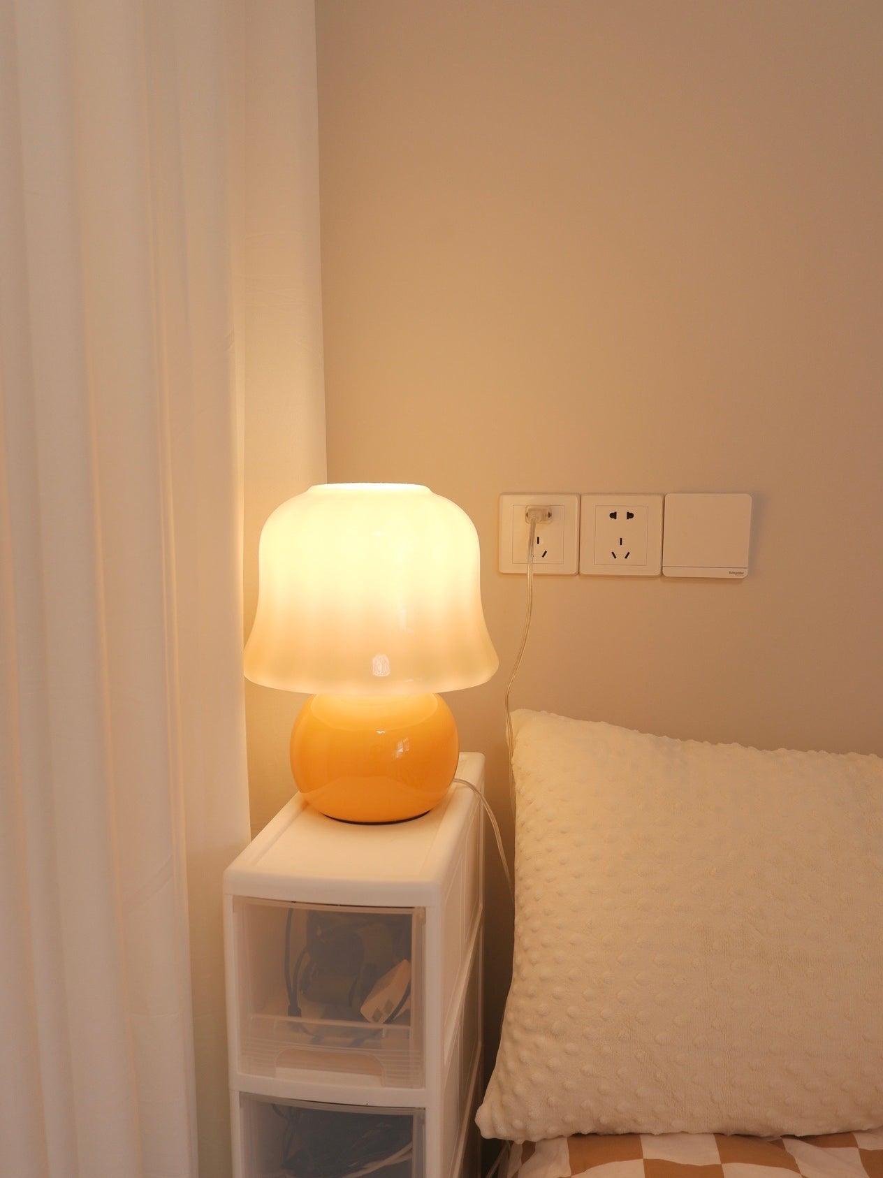 Creamy Mushroom Table Lamp - Blowlighting