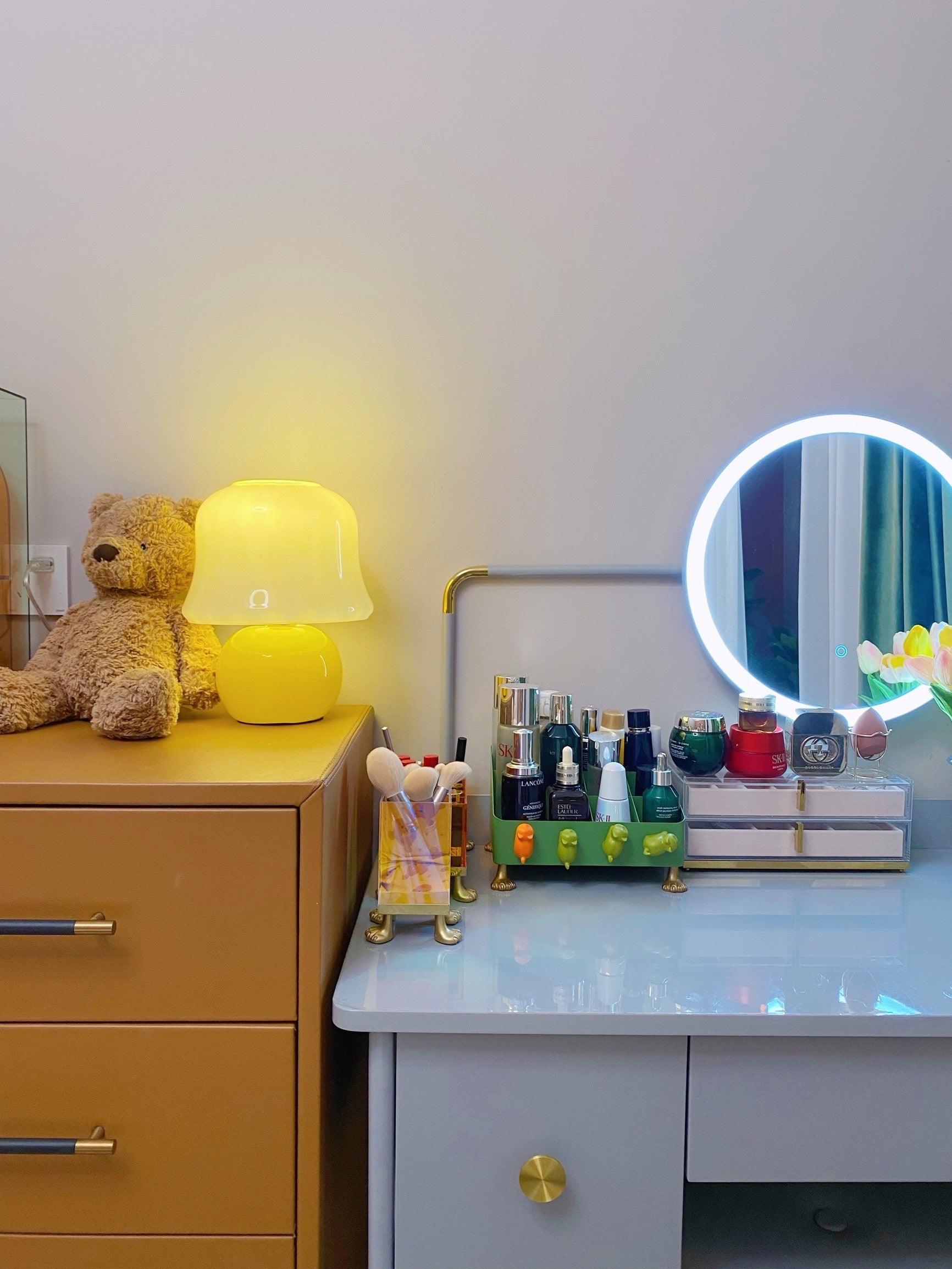 Creamy Mushroom Table Lamp - Blowlighting