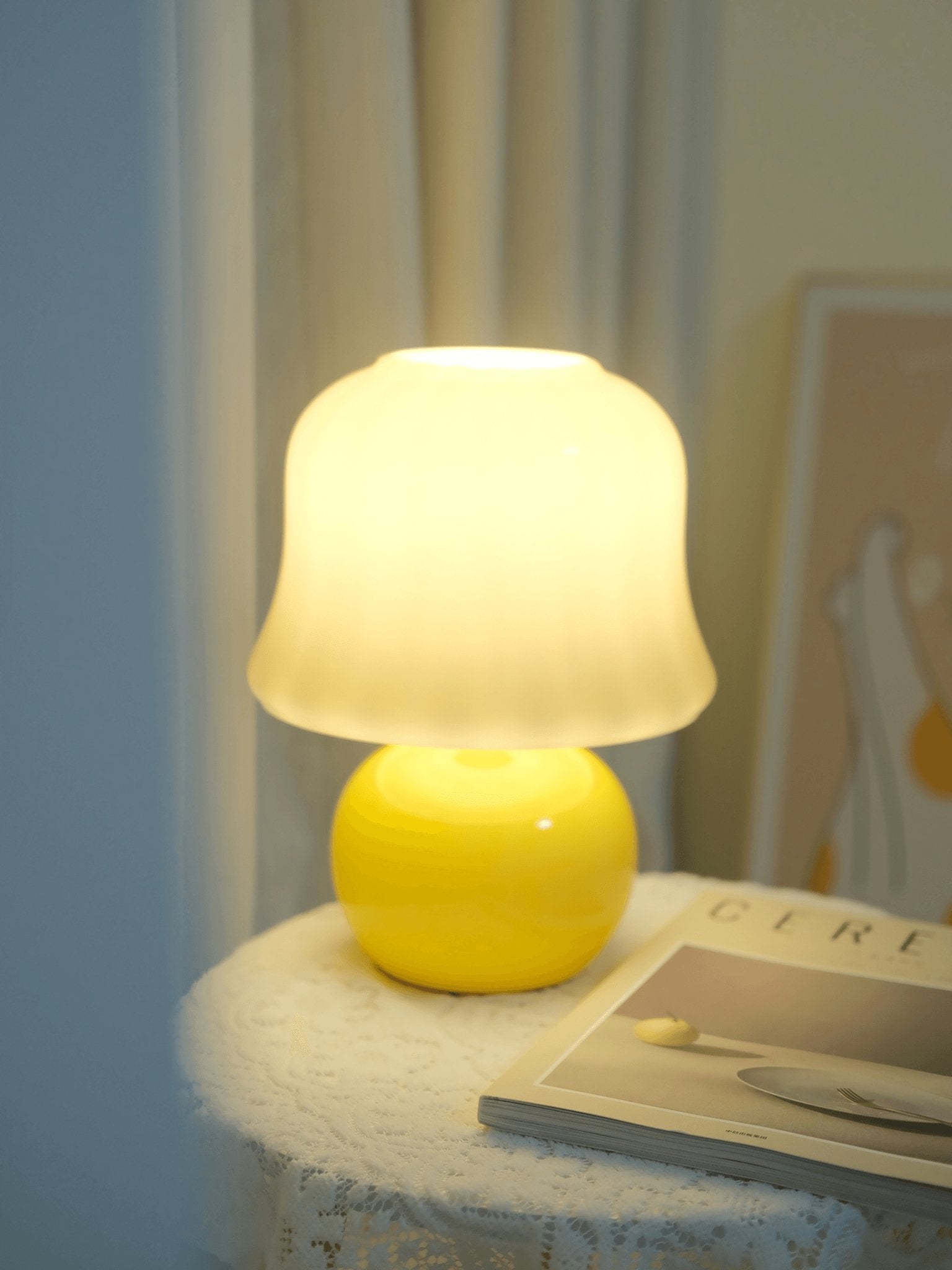 Creamy Mushroom Table Lamp - Blowlighting