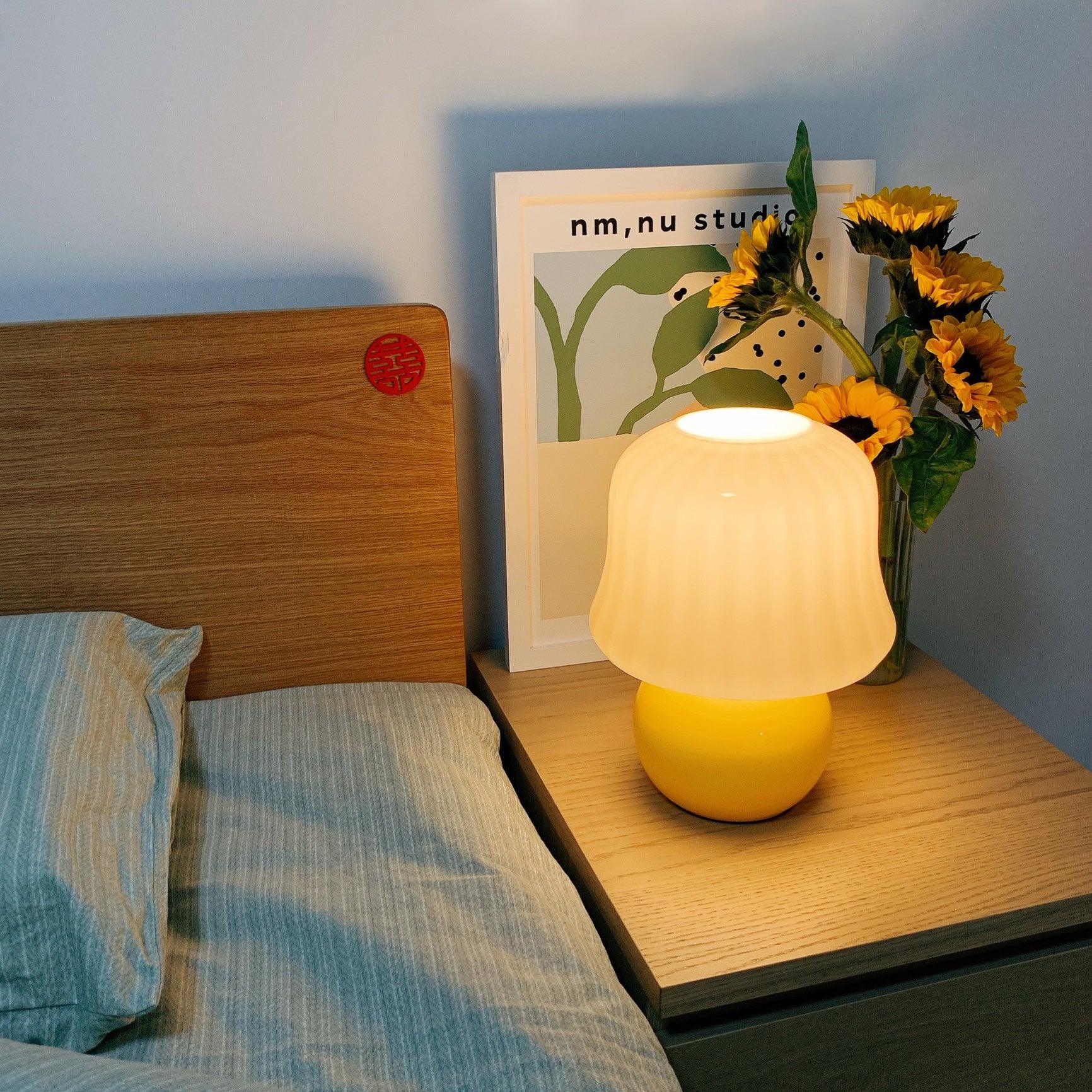 Creamy Mushroom Table Lamp - Blowlighting