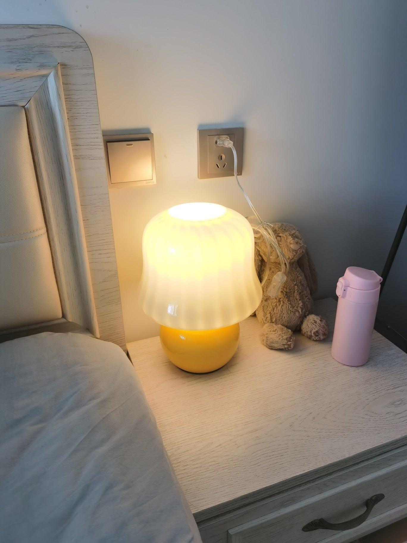 Creamy Mushroom Table Lamp - Blowlighting