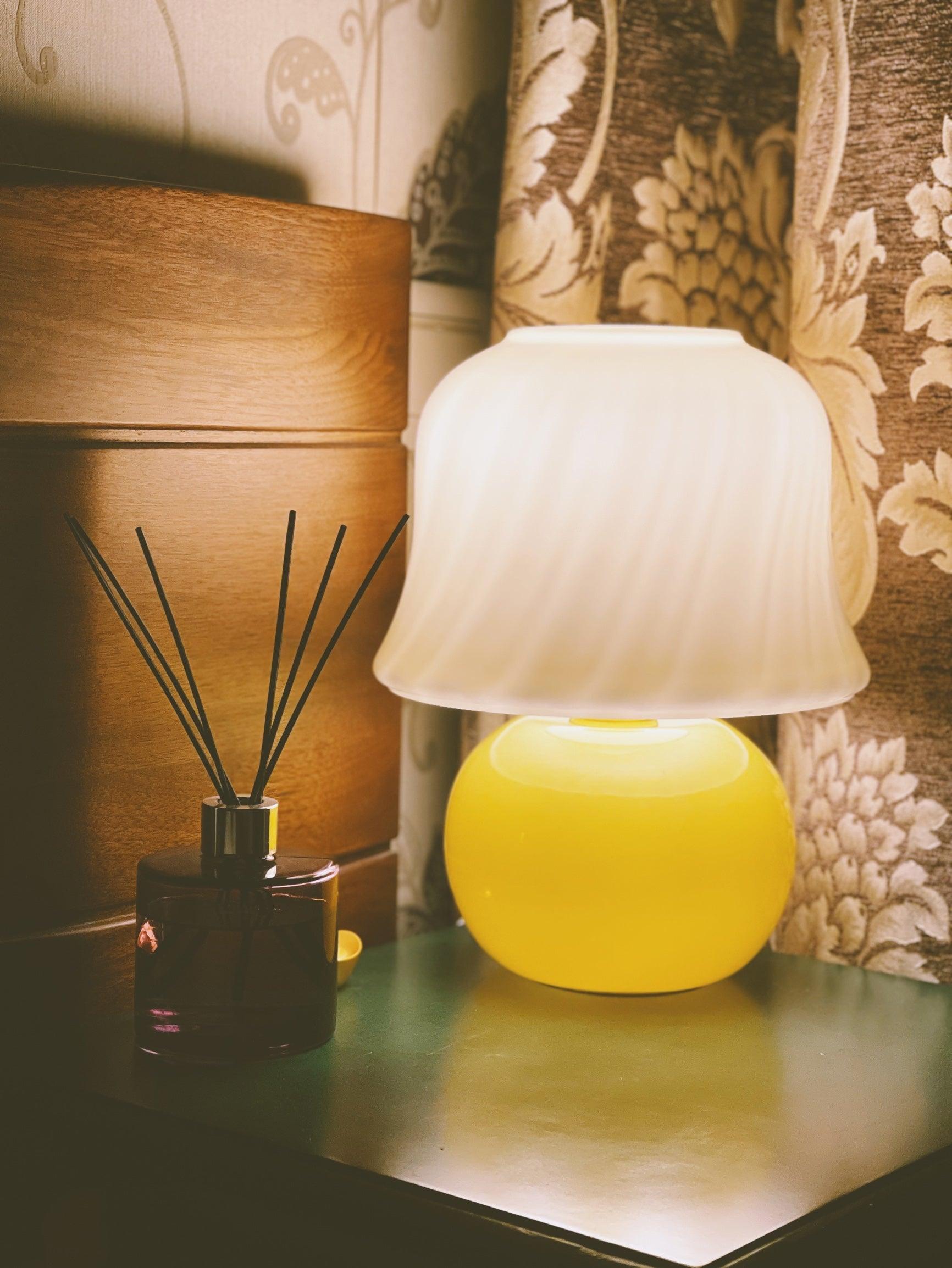 Creamy Mushroom Table Lamp - Blowlighting