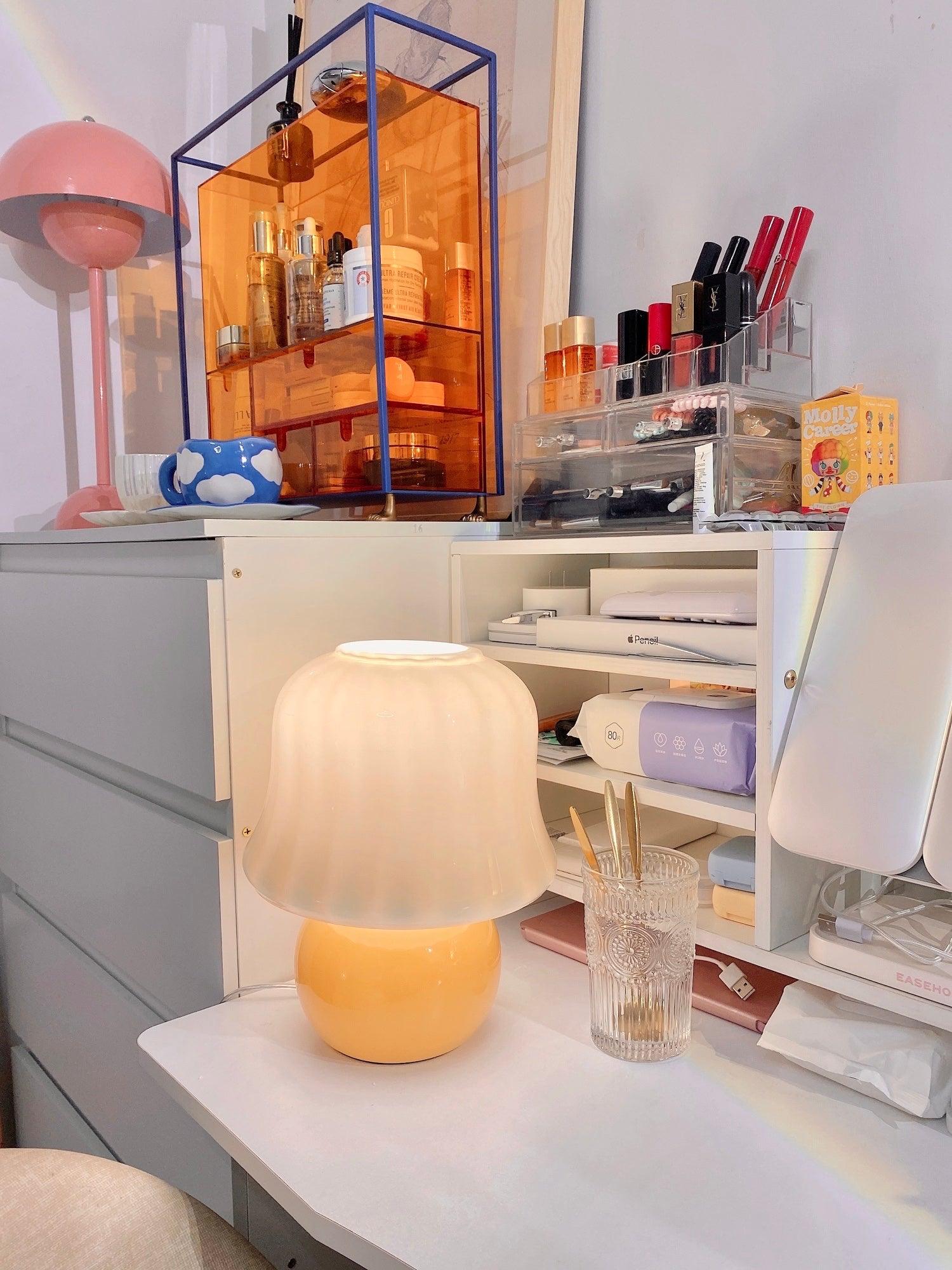 Creamy Mushroom Table Lamp - Blowlighting