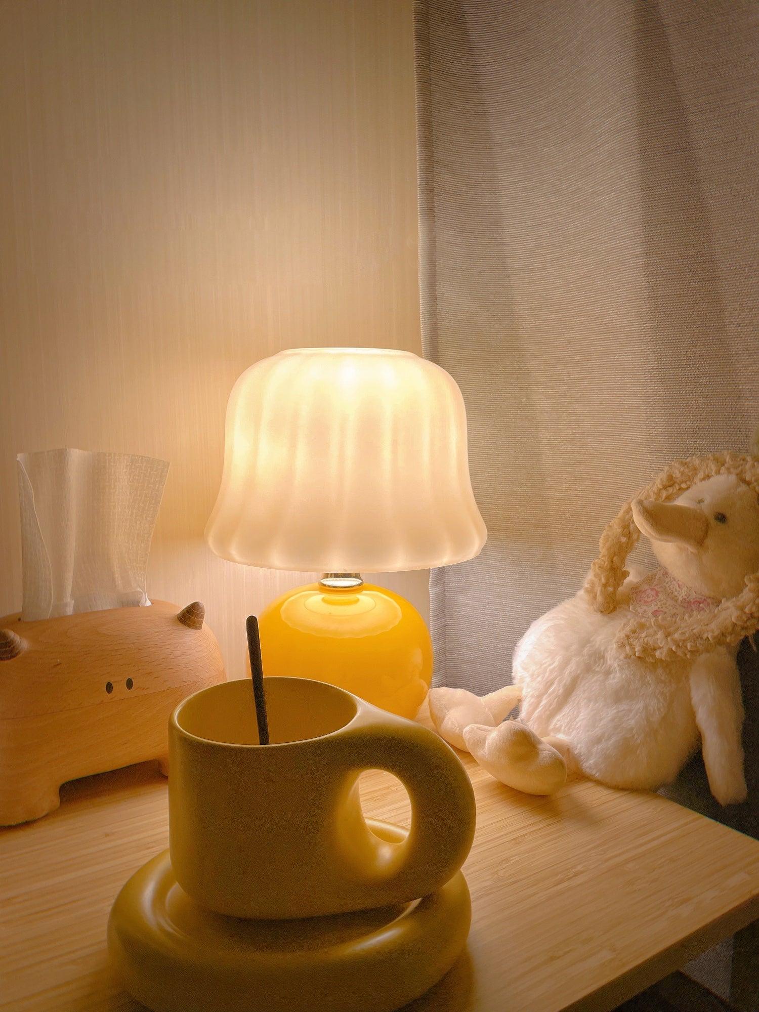 Creamy Mushroom Table Lamp - Blowlighting