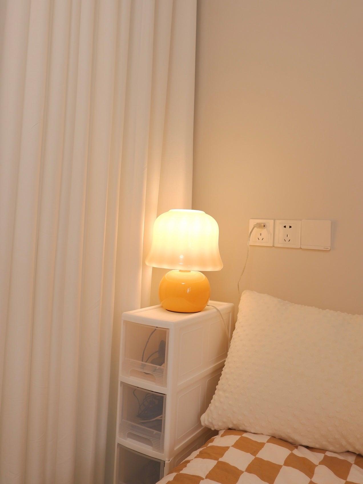 Creamy Mushroom Table Lamp - Blowlighting