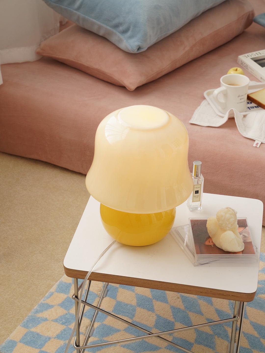 Creamy Mushroom Table Lamp - Blowlighting