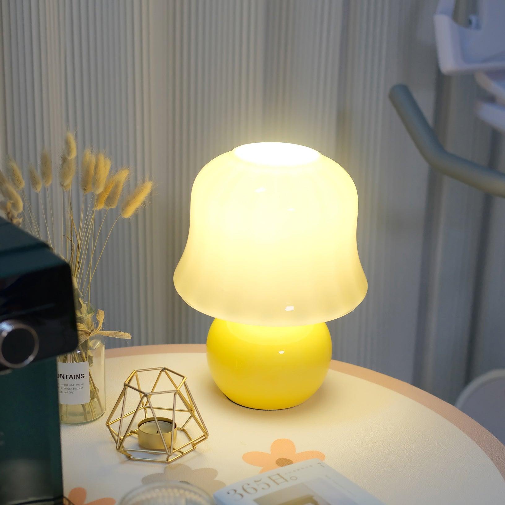 Creamy Mushroom Table Lamp - Blowlighting