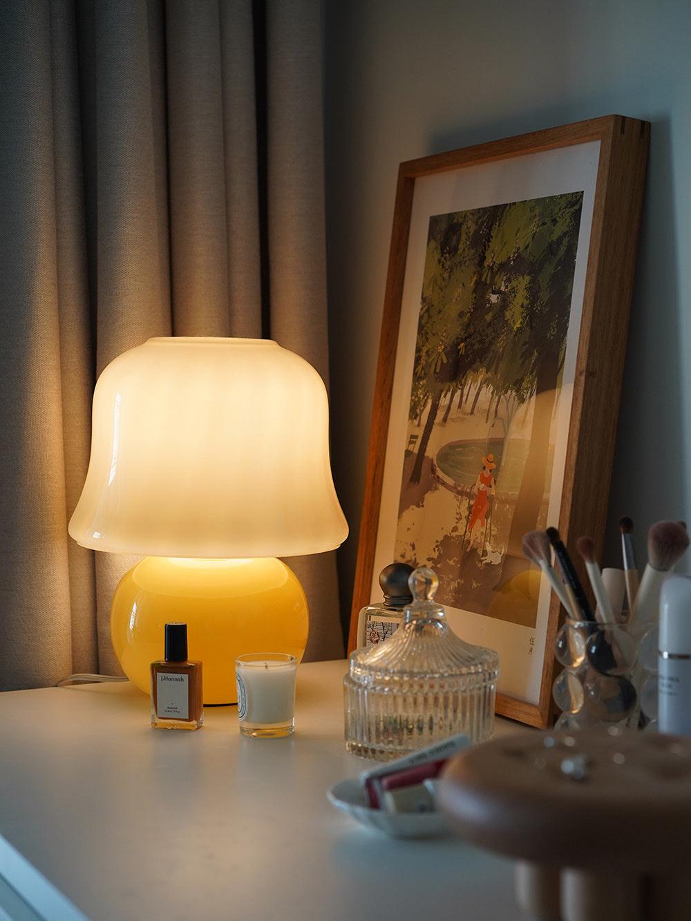 Creamy Mushroom Table Lamp - Blowlighting