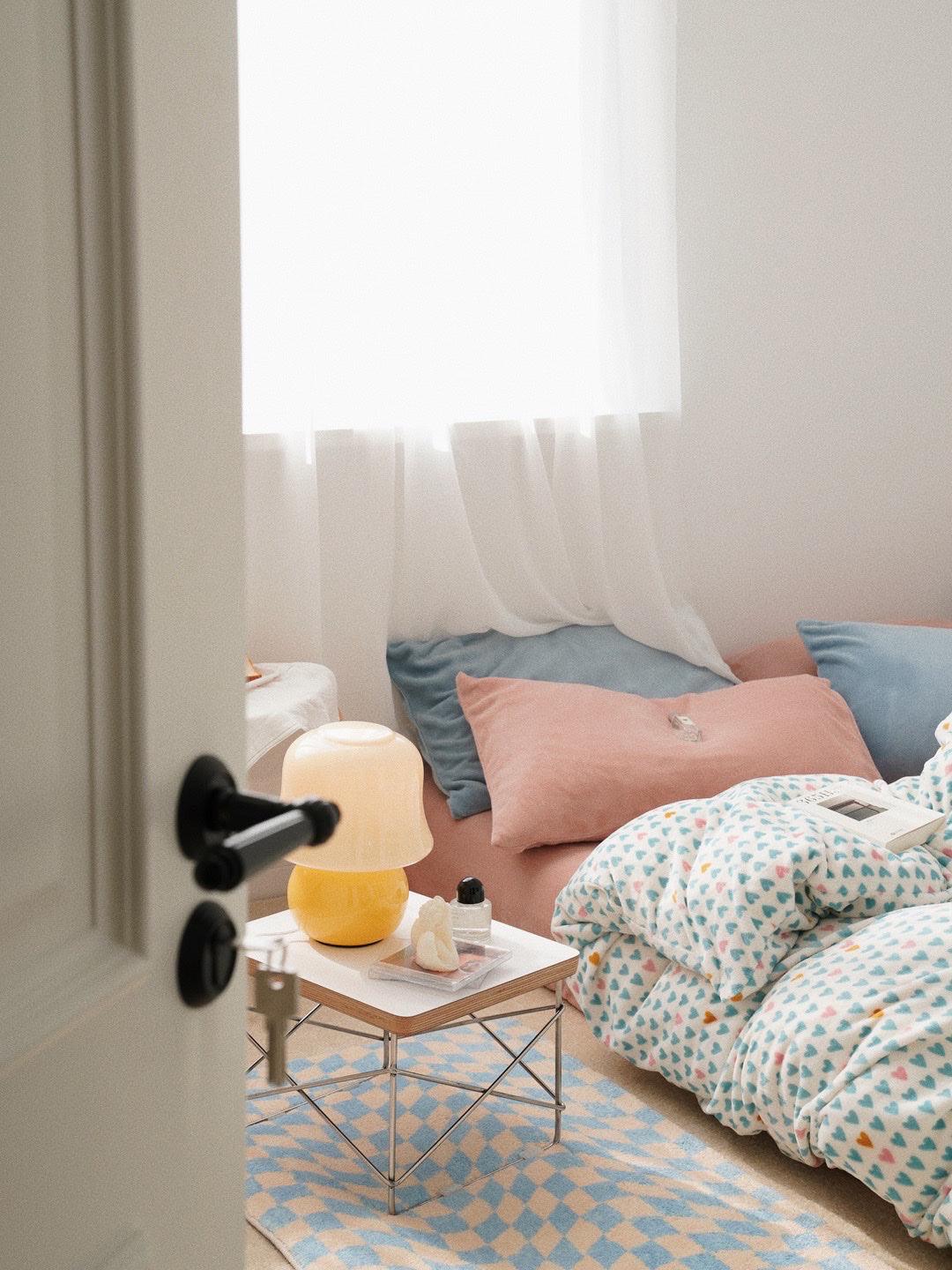 Creamy Mushroom Table Lamp - Blowlighting