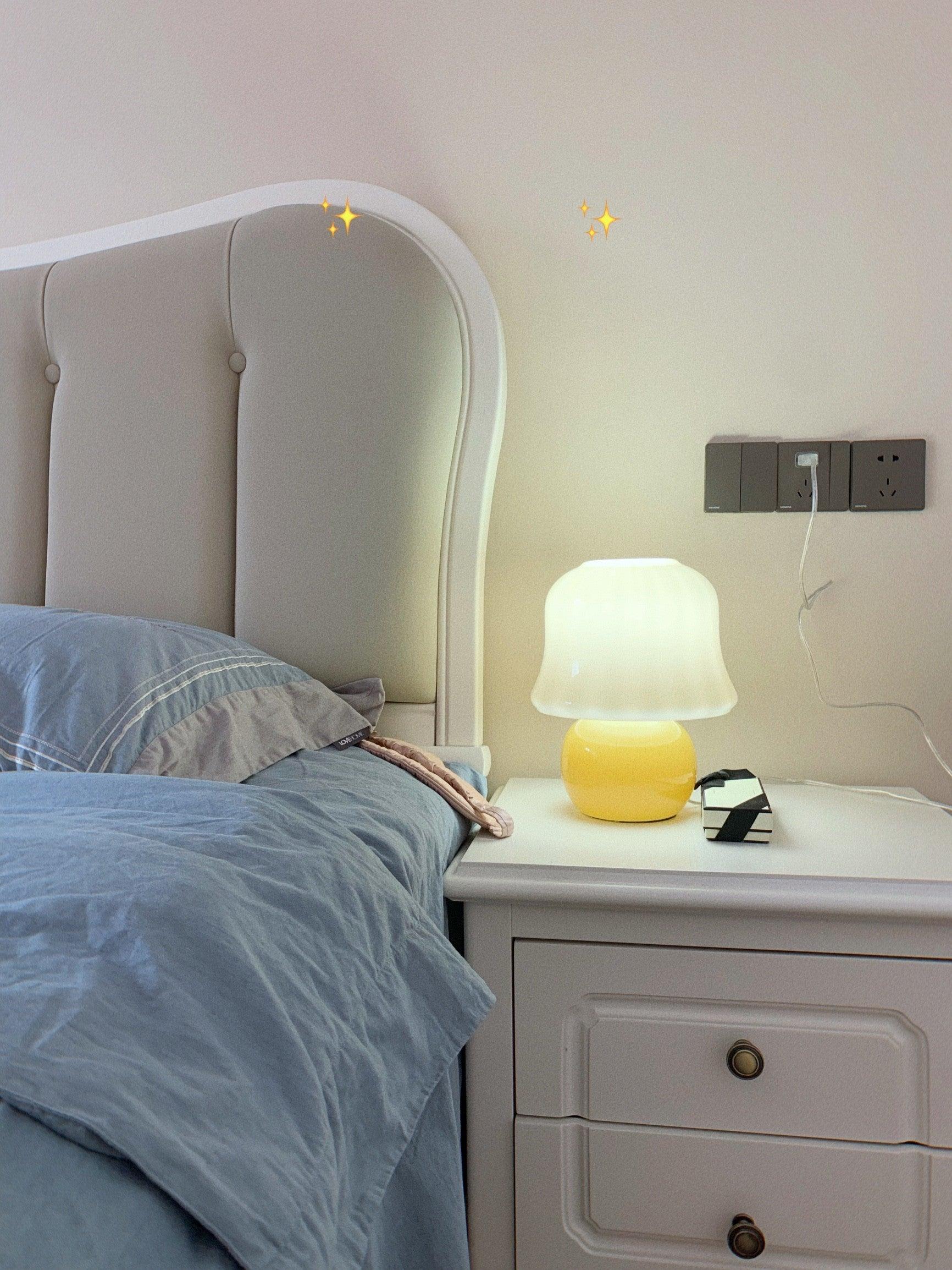 Creamy Mushroom Table Lamp - Blowlighting