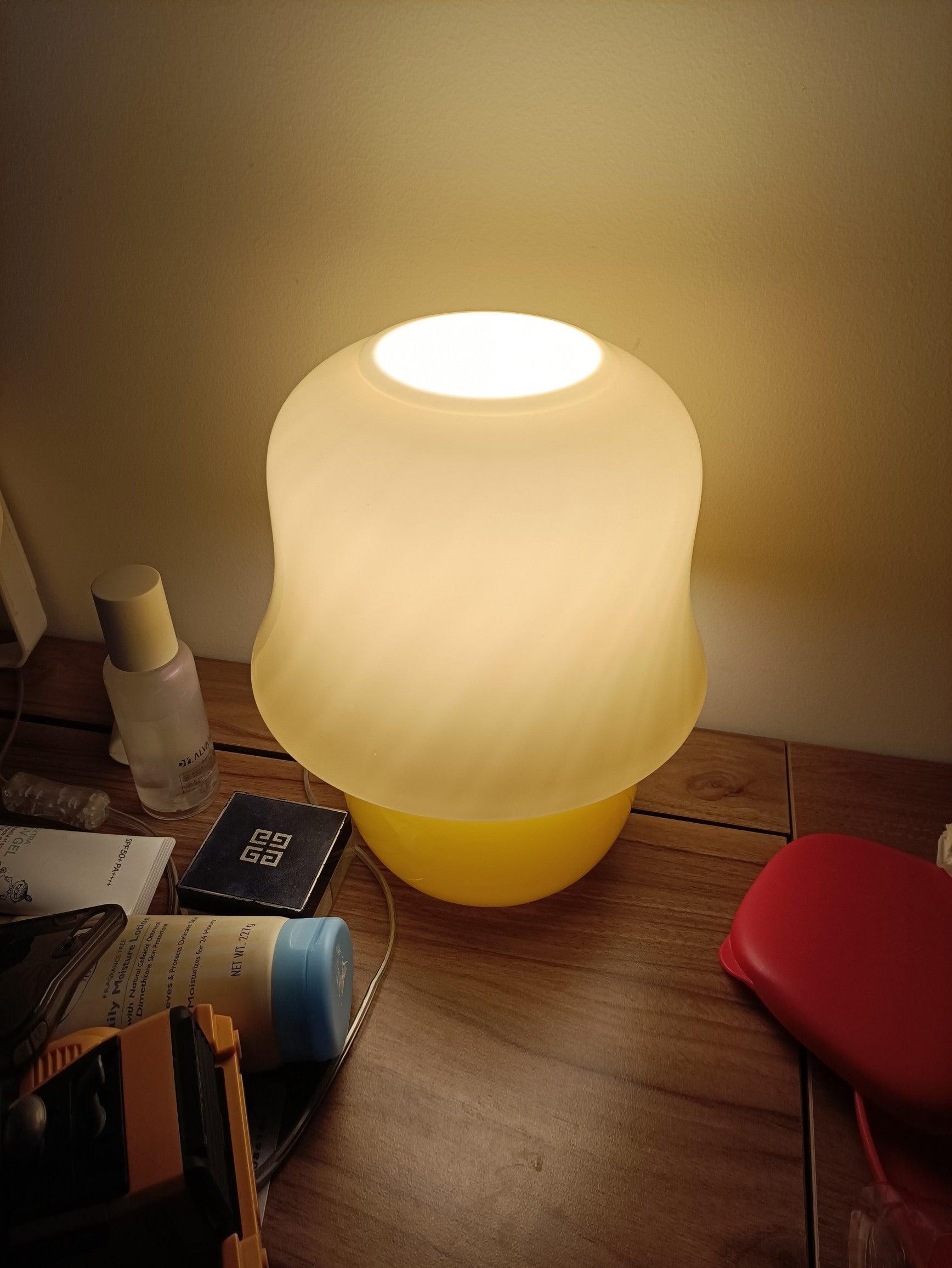 Creamy Mushroom Table Lamp - Blowlighting
