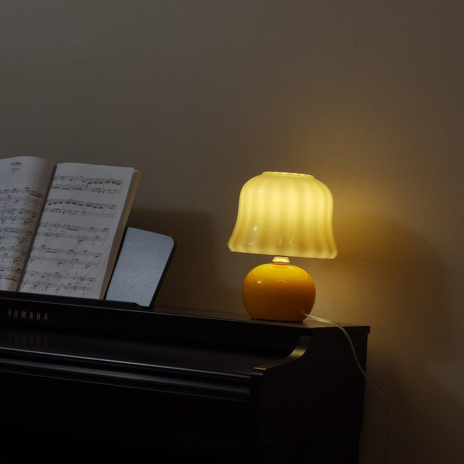Creamy Mushroom Table Lamp - Blowlighting