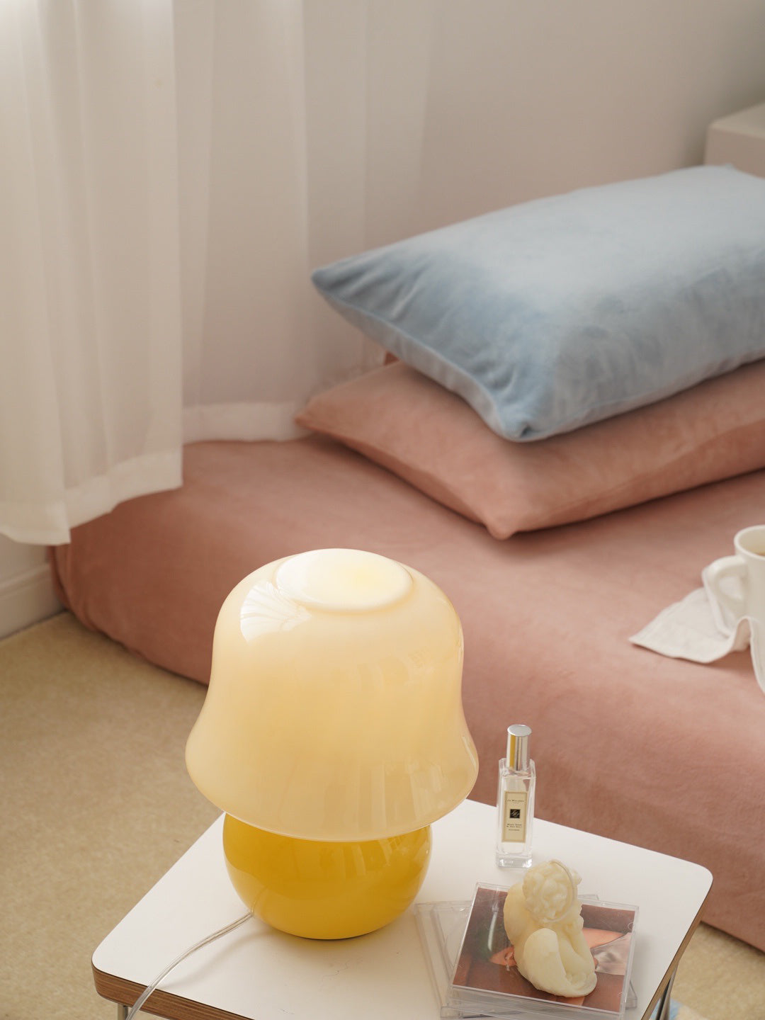Creamy Mushroom Table Lamp - Blowlighting