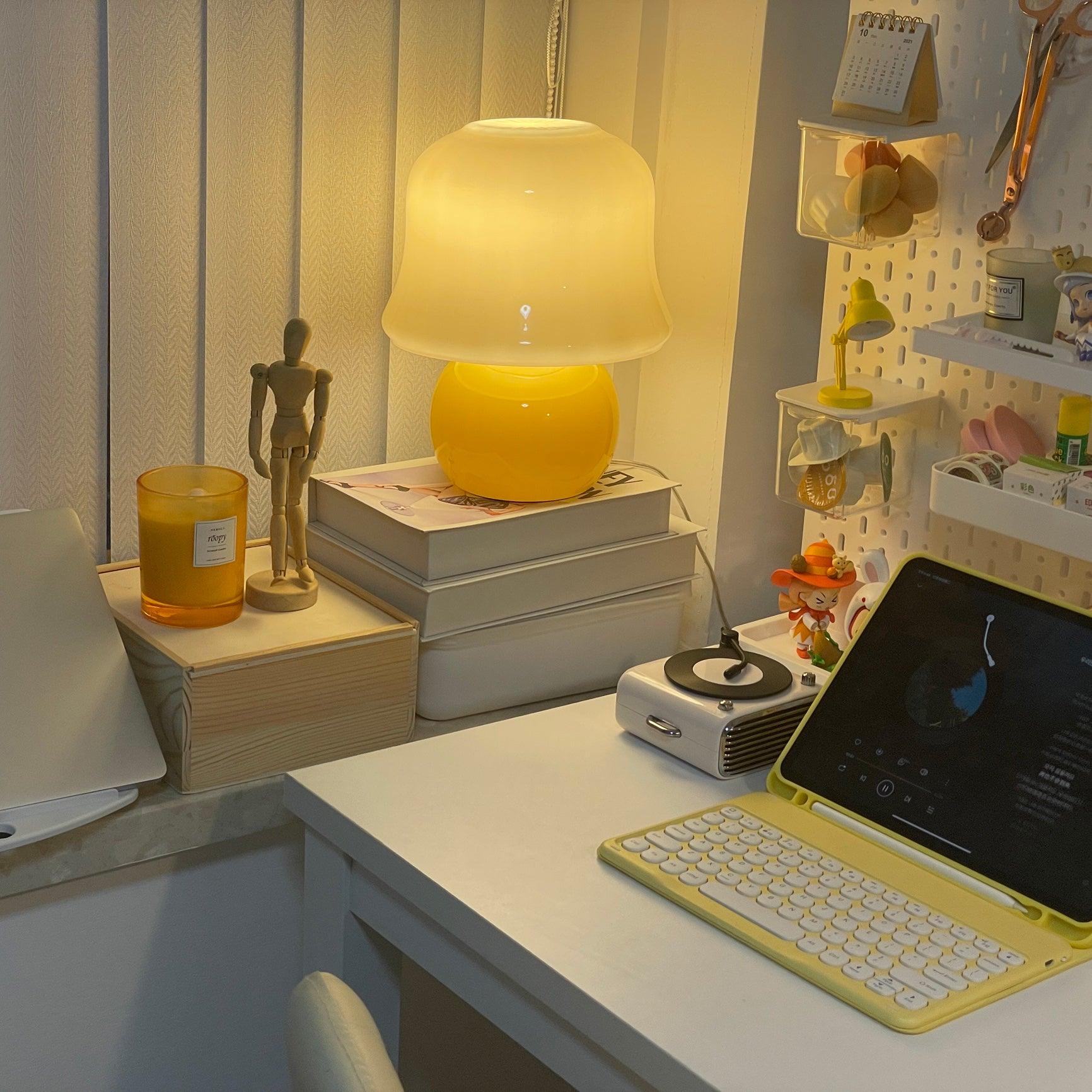 Creamy Mushroom Table Lamp - Blowlighting