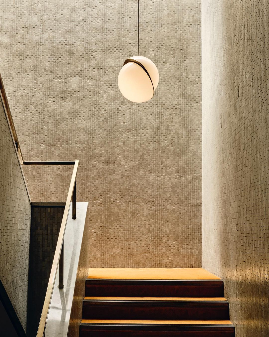 Crescent Pendant Lamp - Blowlighting