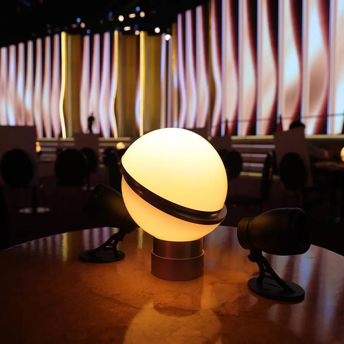 Crescent Table Lamp - Blowlighting