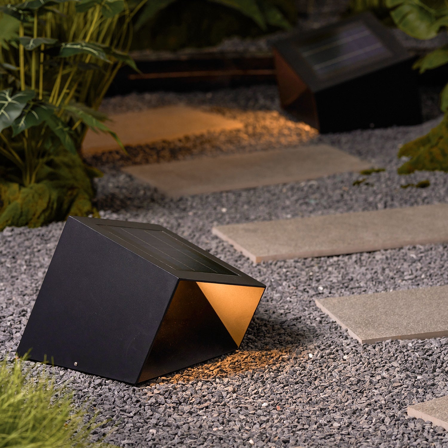 Cube Garden Solar Outdoor Light - Blowlighting