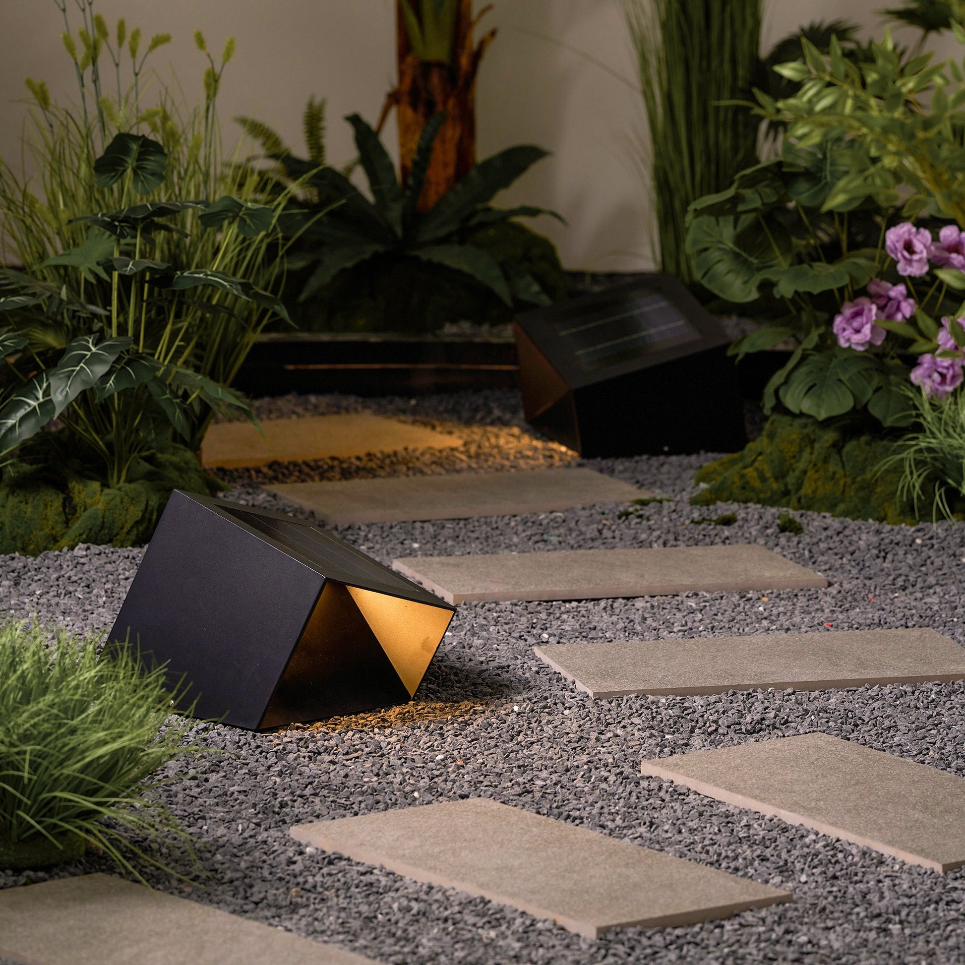 Cube Garden Solar Outdoor Light - Blowlighting