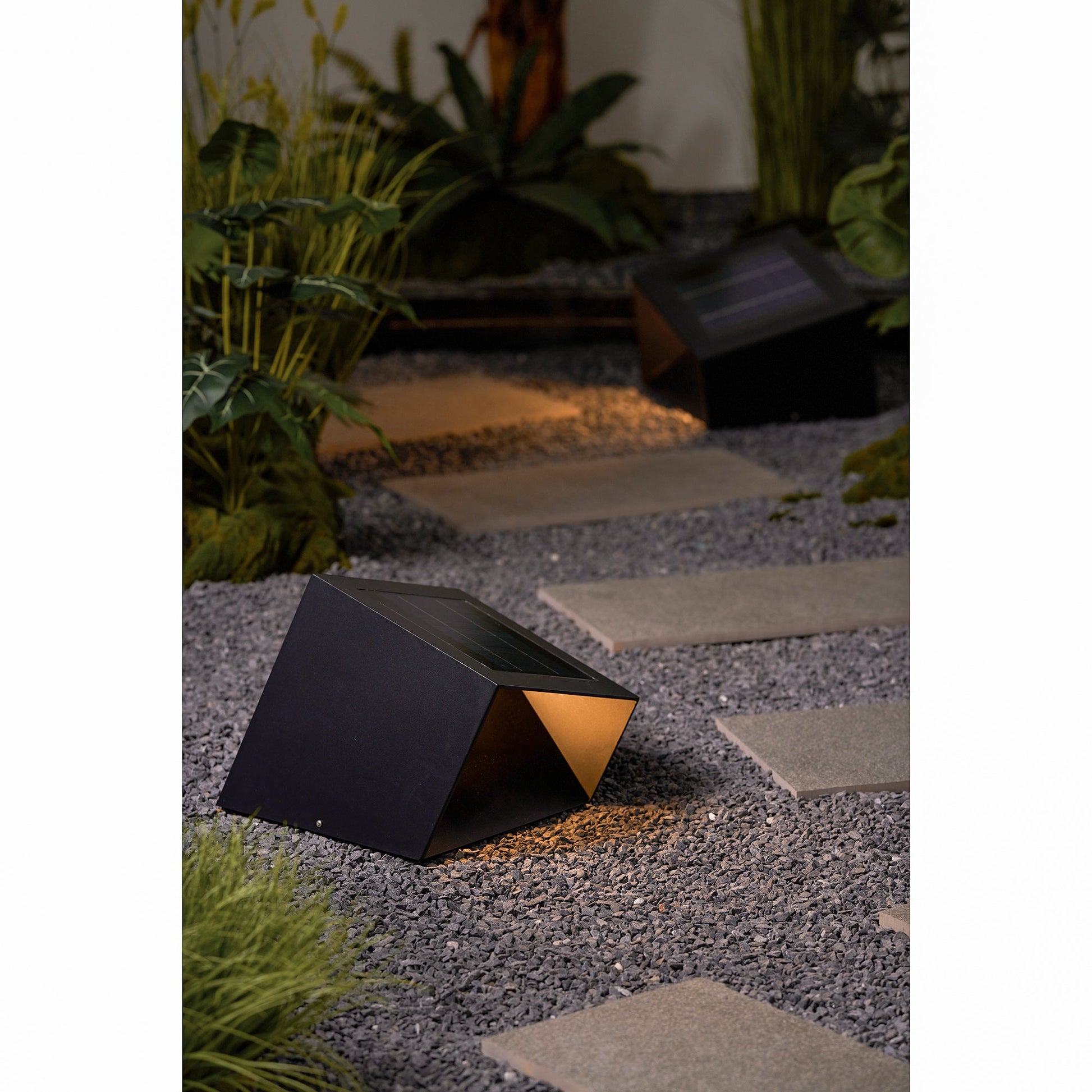 Cube Garden Solar Outdoor Light - Blowlighting