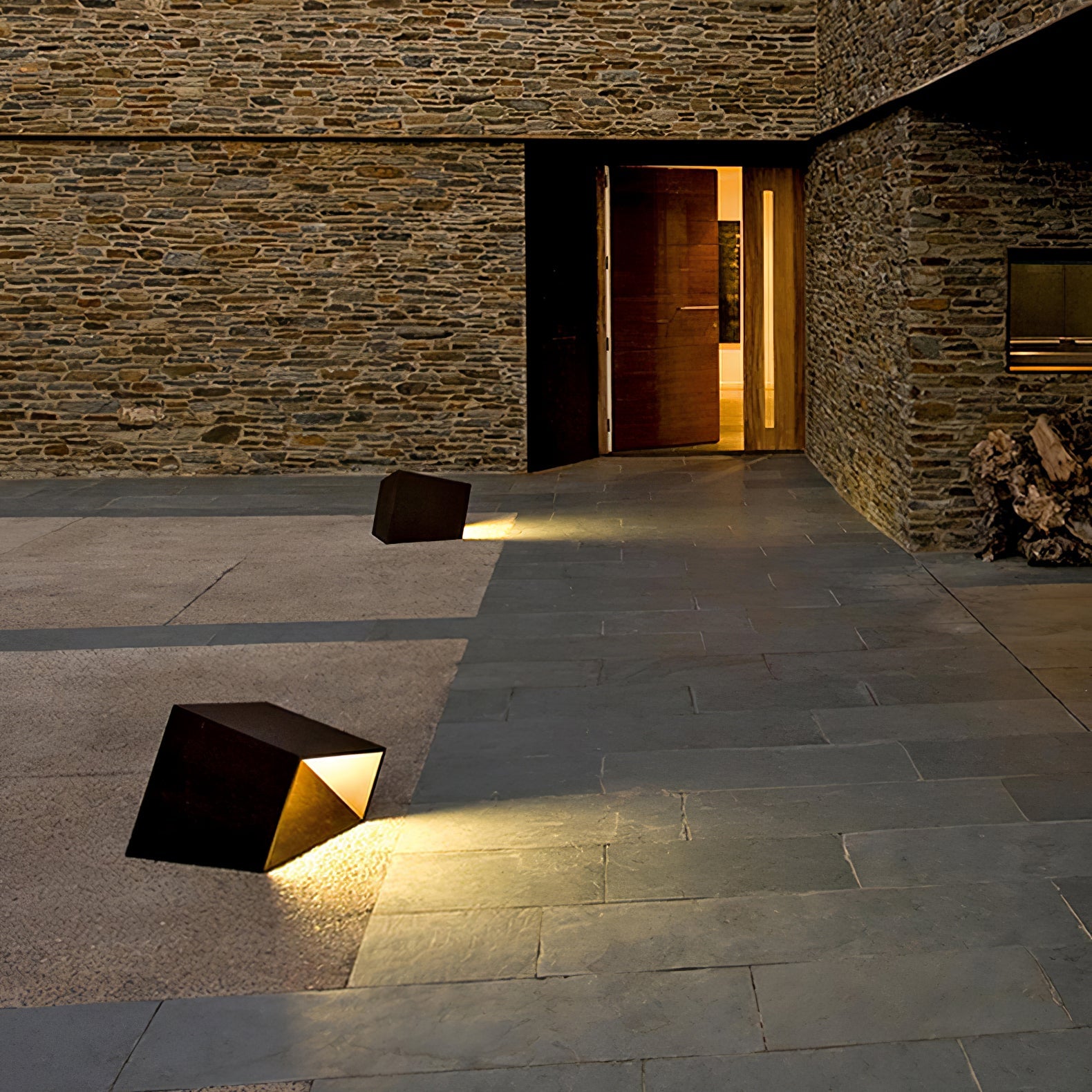 Cube Garden Solar Outdoor Light - Blowlighting
