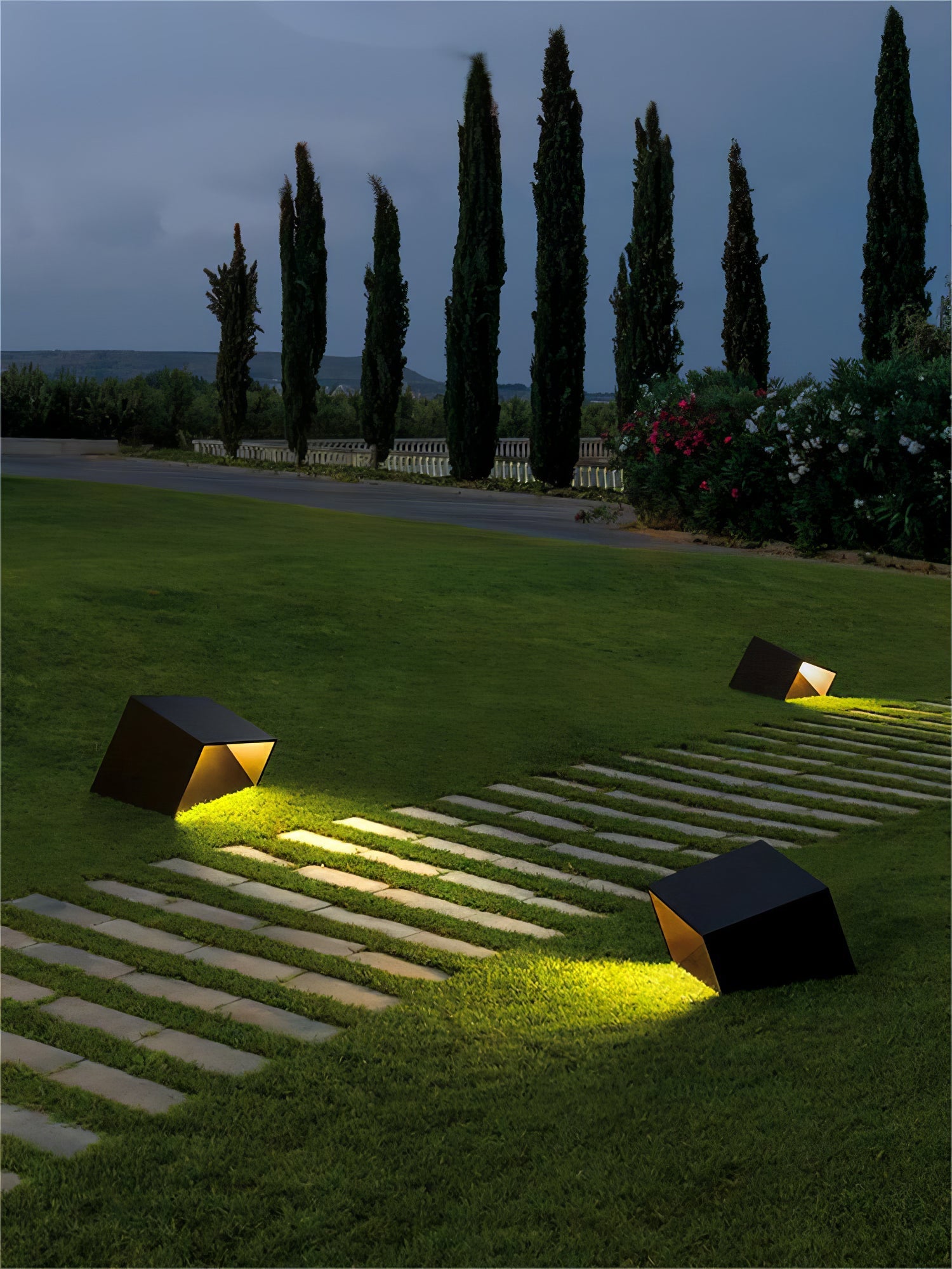 Cube Garden Solar Outdoor Light - Blowlighting