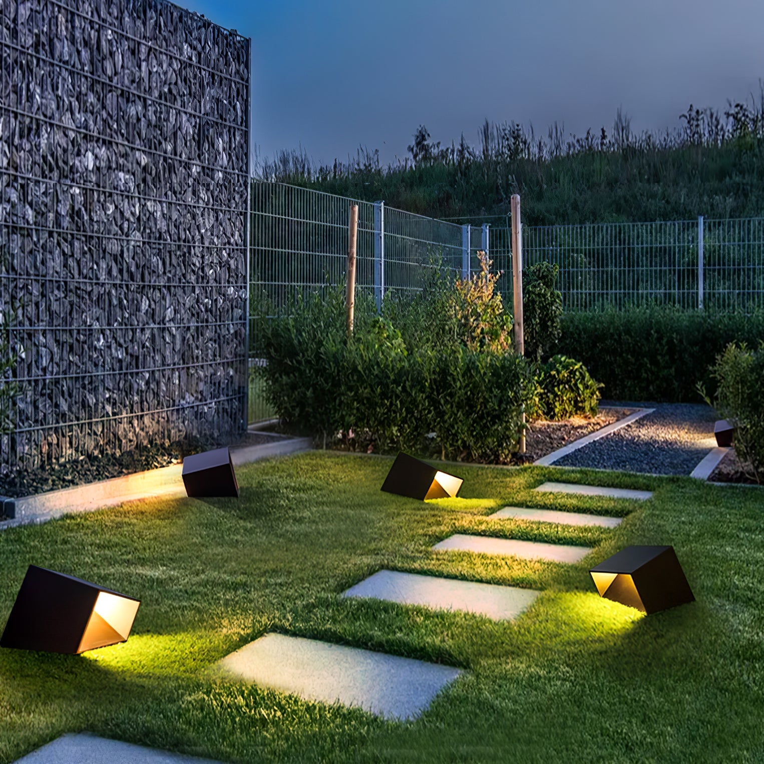 Cube Garden Solar Outdoor Light - Blowlighting