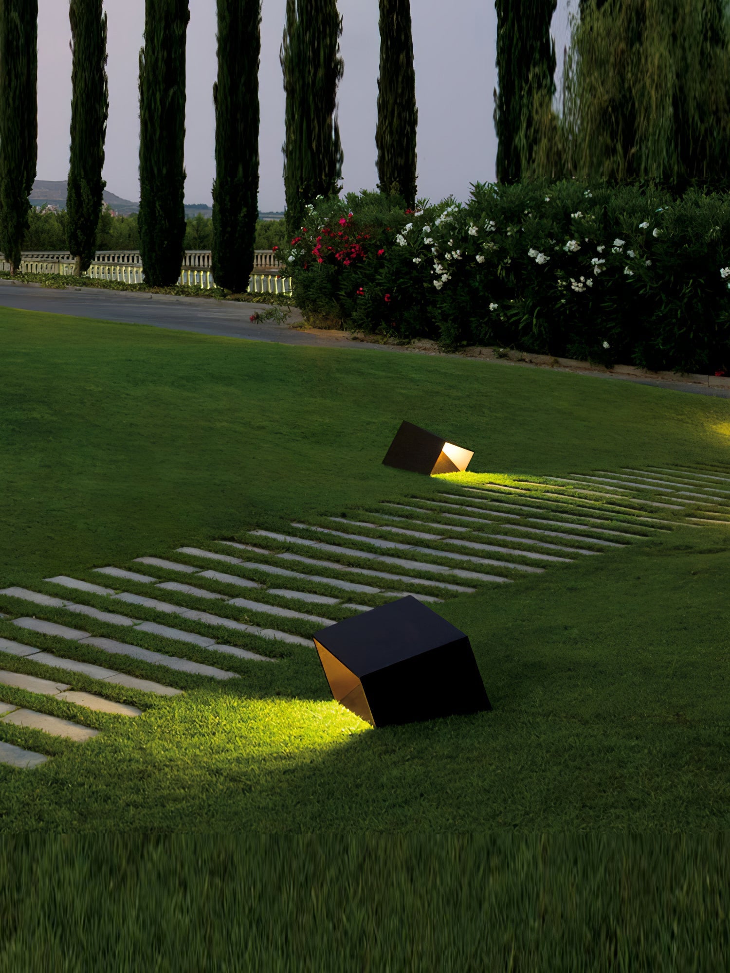 Cube Garden Solar Outdoor Light - Blowlighting