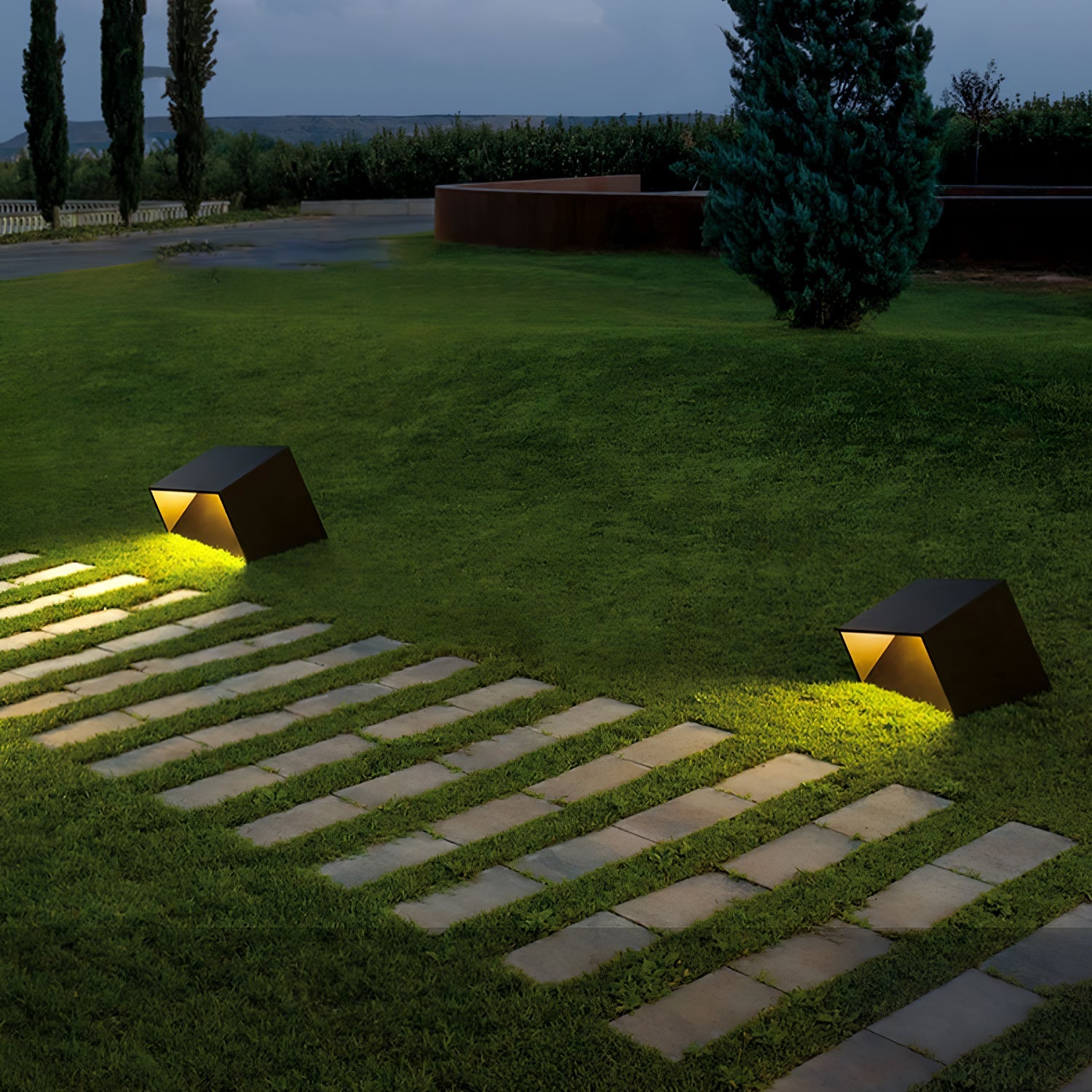 Cube Garden Solar Outdoor Light - Blowlighting