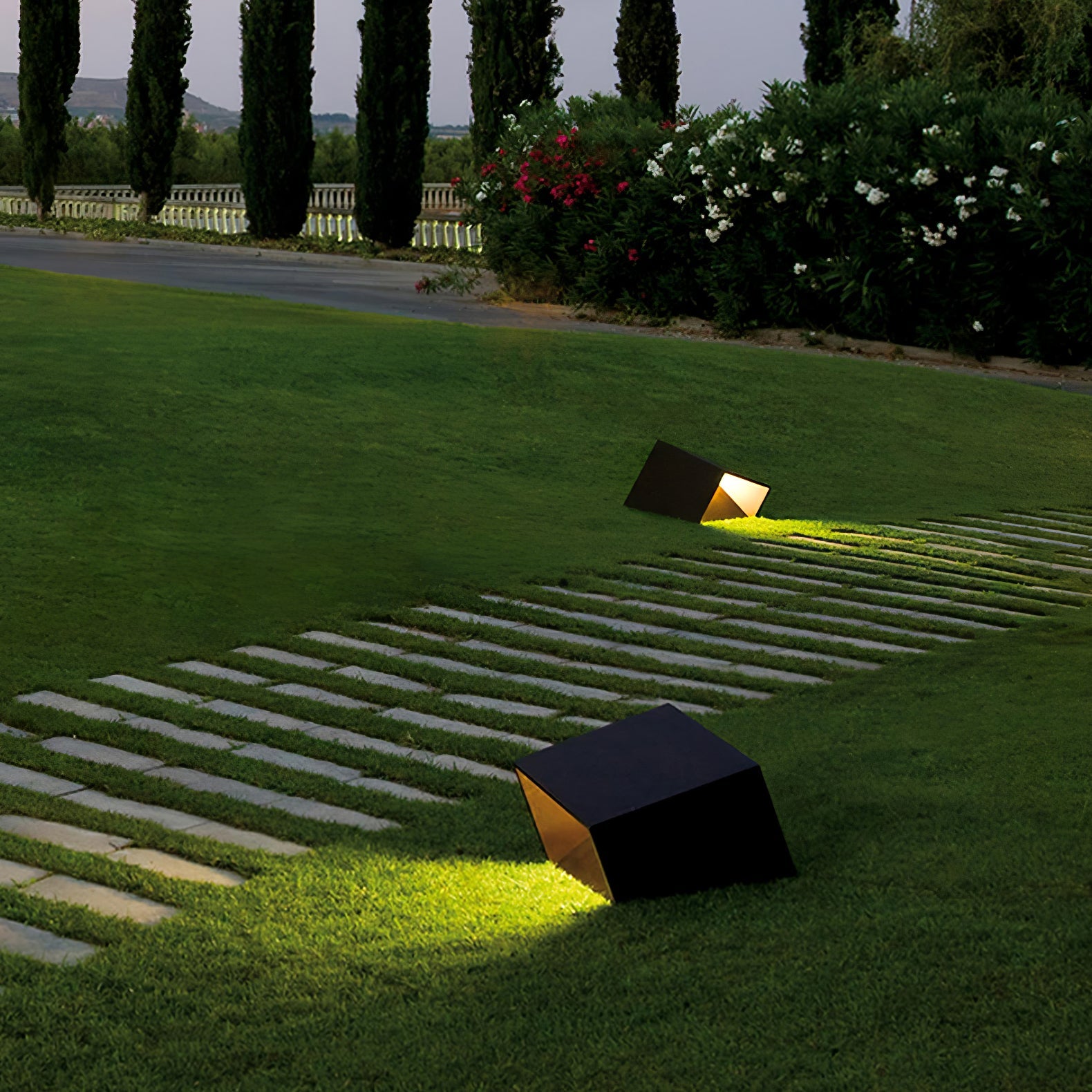 Cube Garden Solar Outdoor Light - Blowlighting