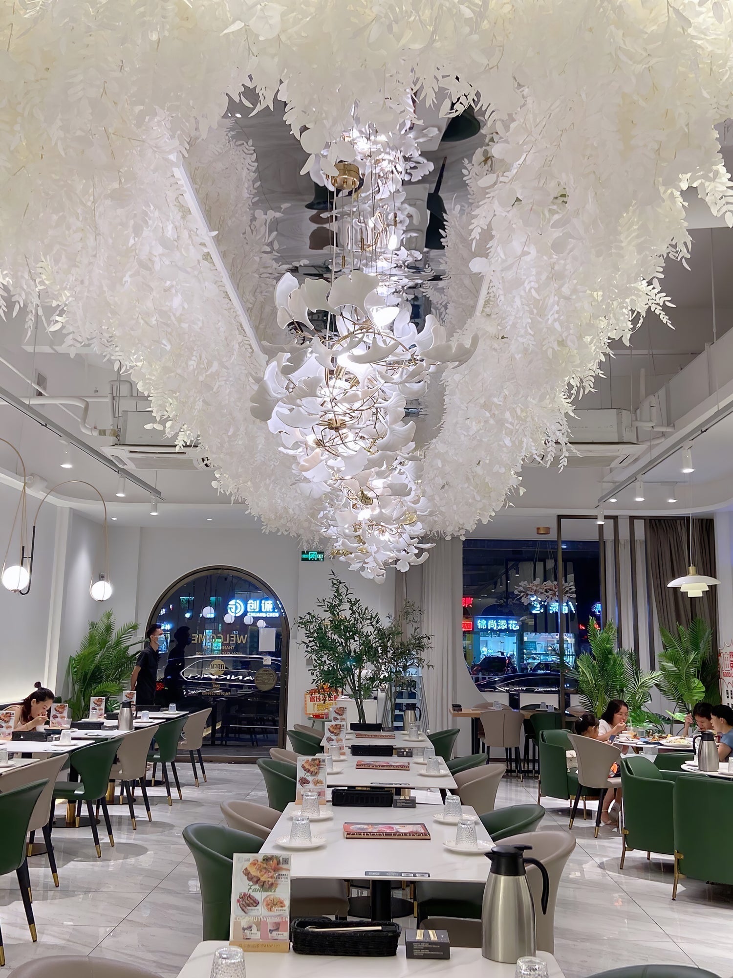 Eurzoris Gingko Metal Leaf Chandelier - Blowlighting