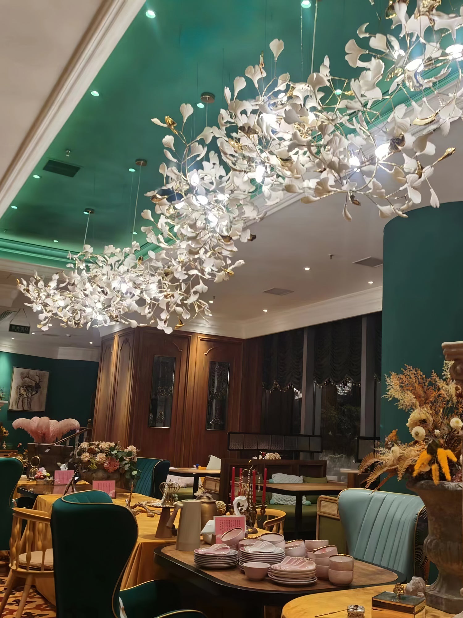 Eurzoris Gingko Metal Leaf Chandelier - Blowlighting