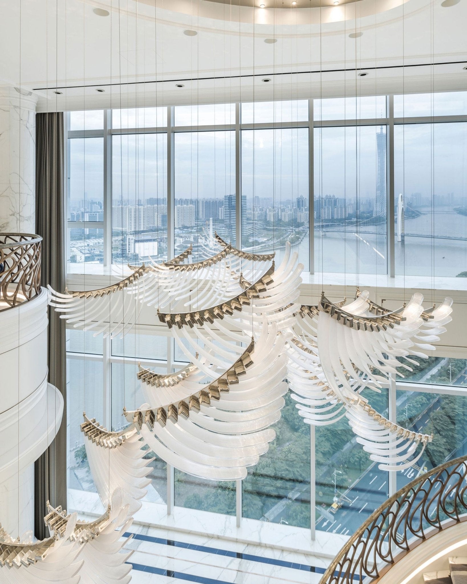 Eurrinia Glass Wing Cluster Chandelier - Blowlighting