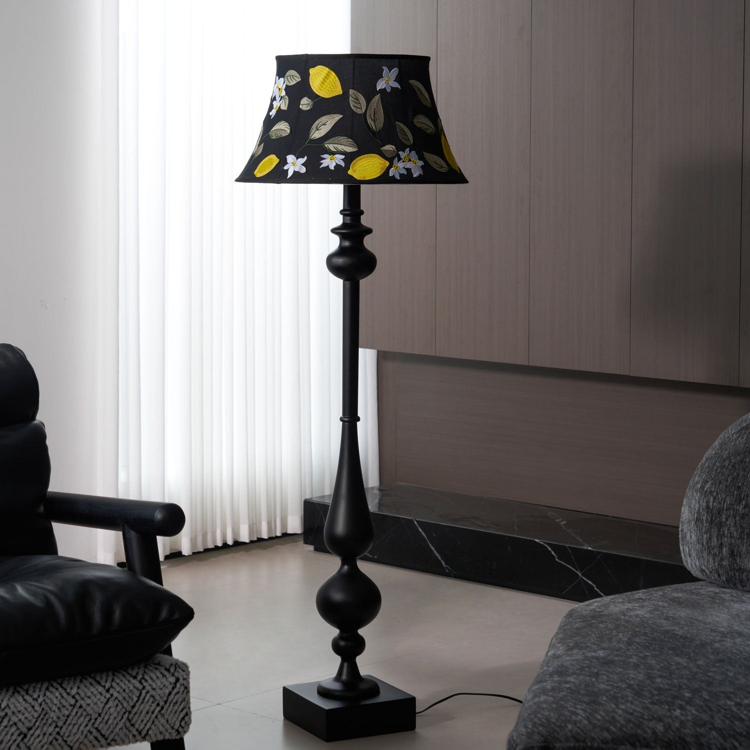Victoria Floor Lamp - Blowlighting