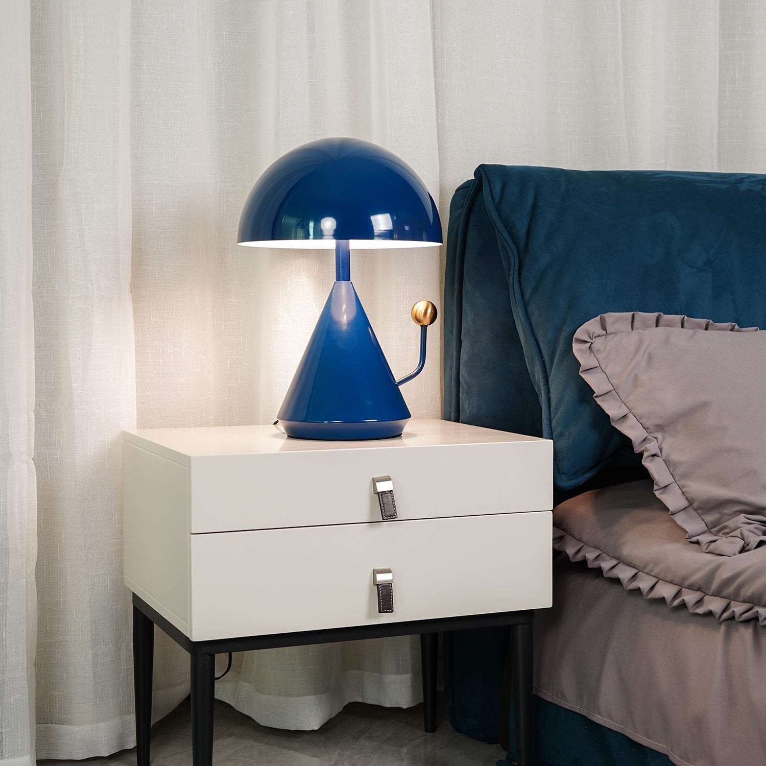 Dali Divina Desk Lamp - Blowlighting