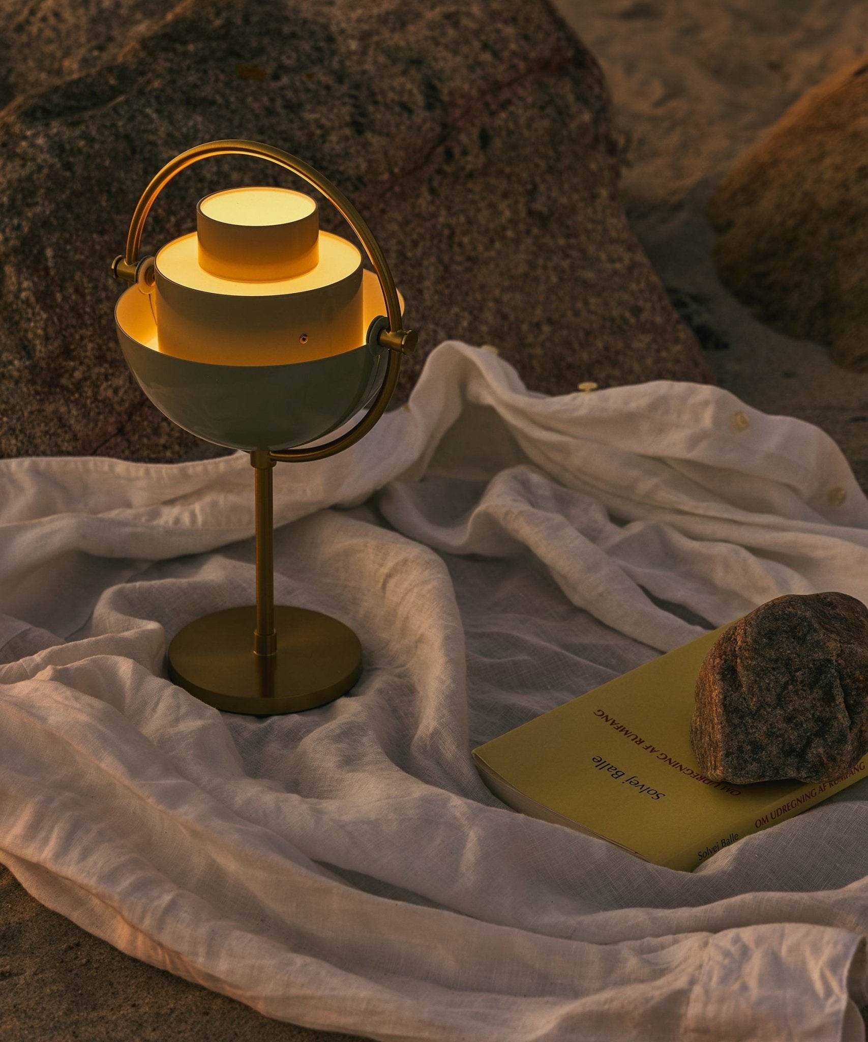 Charles Modern Metal Table Lamp - Blowlighting
