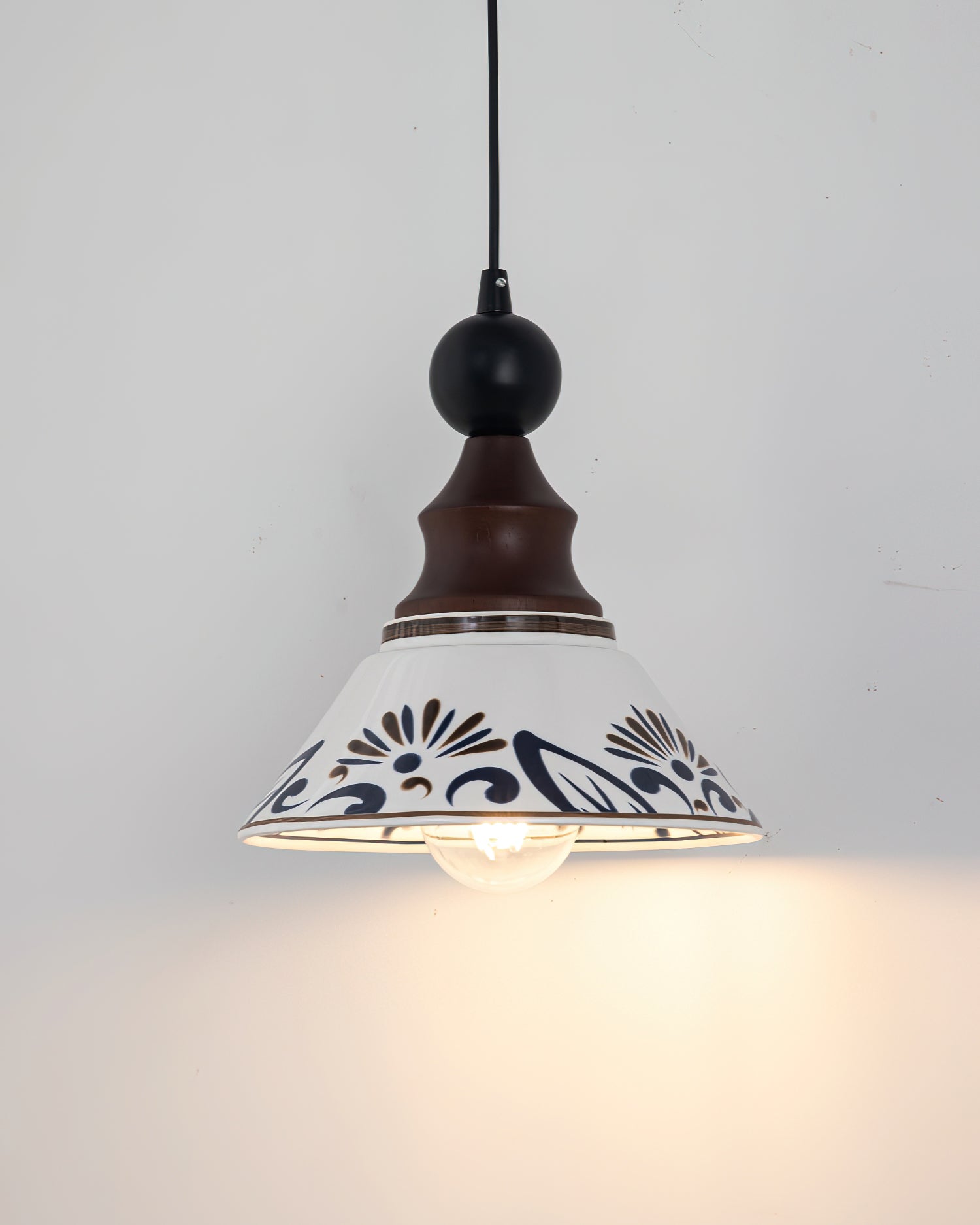 Chyne Elegant Ceramic Pendant Lamp