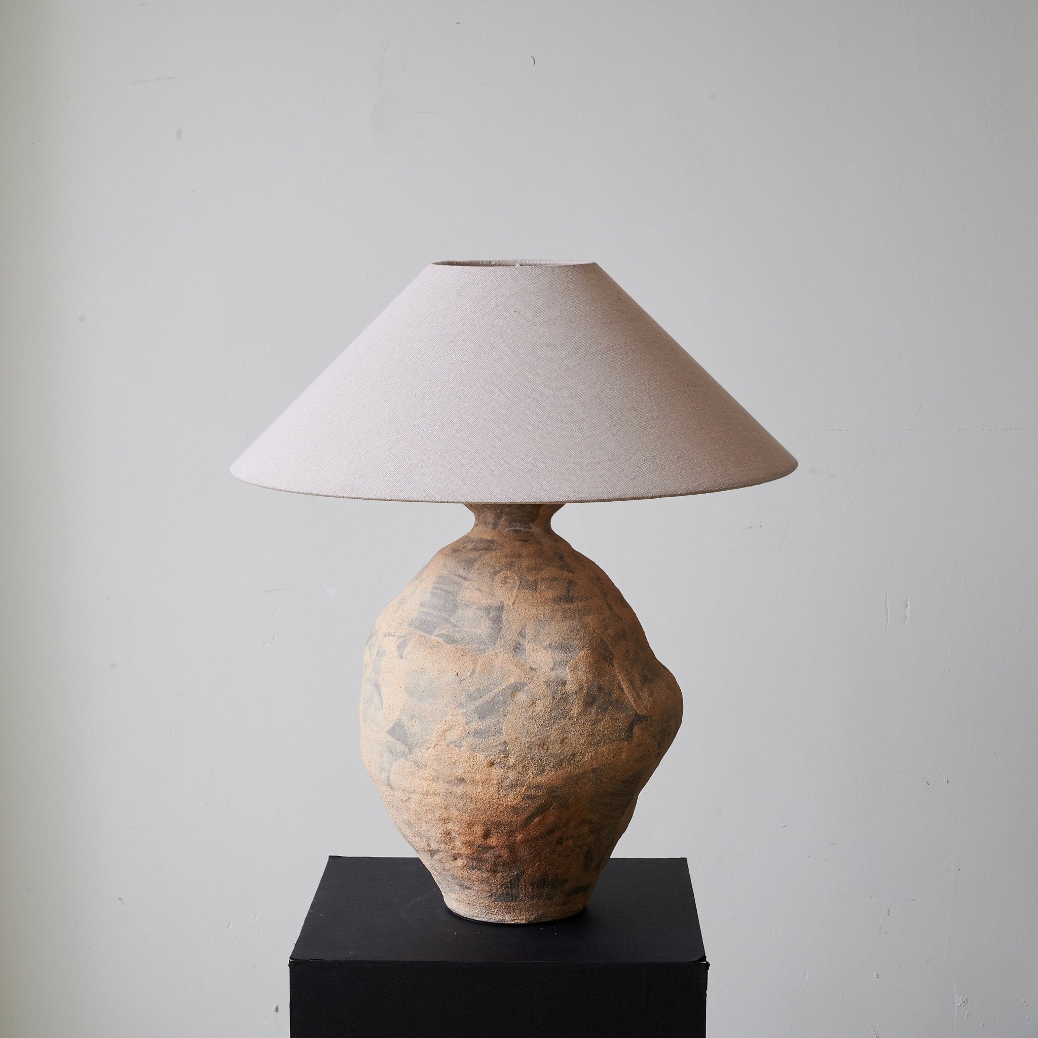 Duna Sculpted Clay Table Lamp - Blowlighting